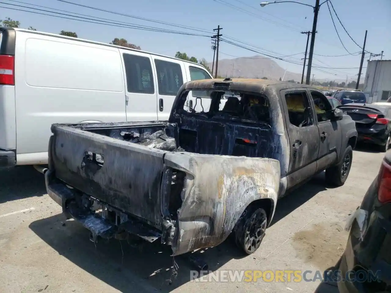 4 Photograph of a damaged car 3TMAZ5CN0LM137276 TOYOTA TACOMA 2020