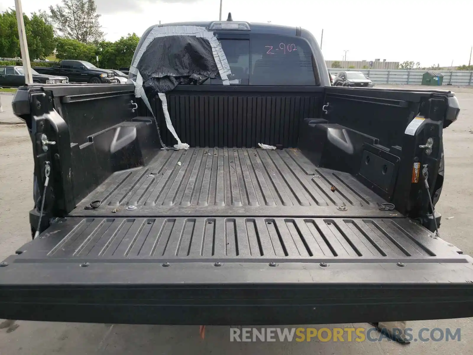 9 Photograph of a damaged car 3TMAZ5CN0LM138394 TOYOTA TACOMA 2020