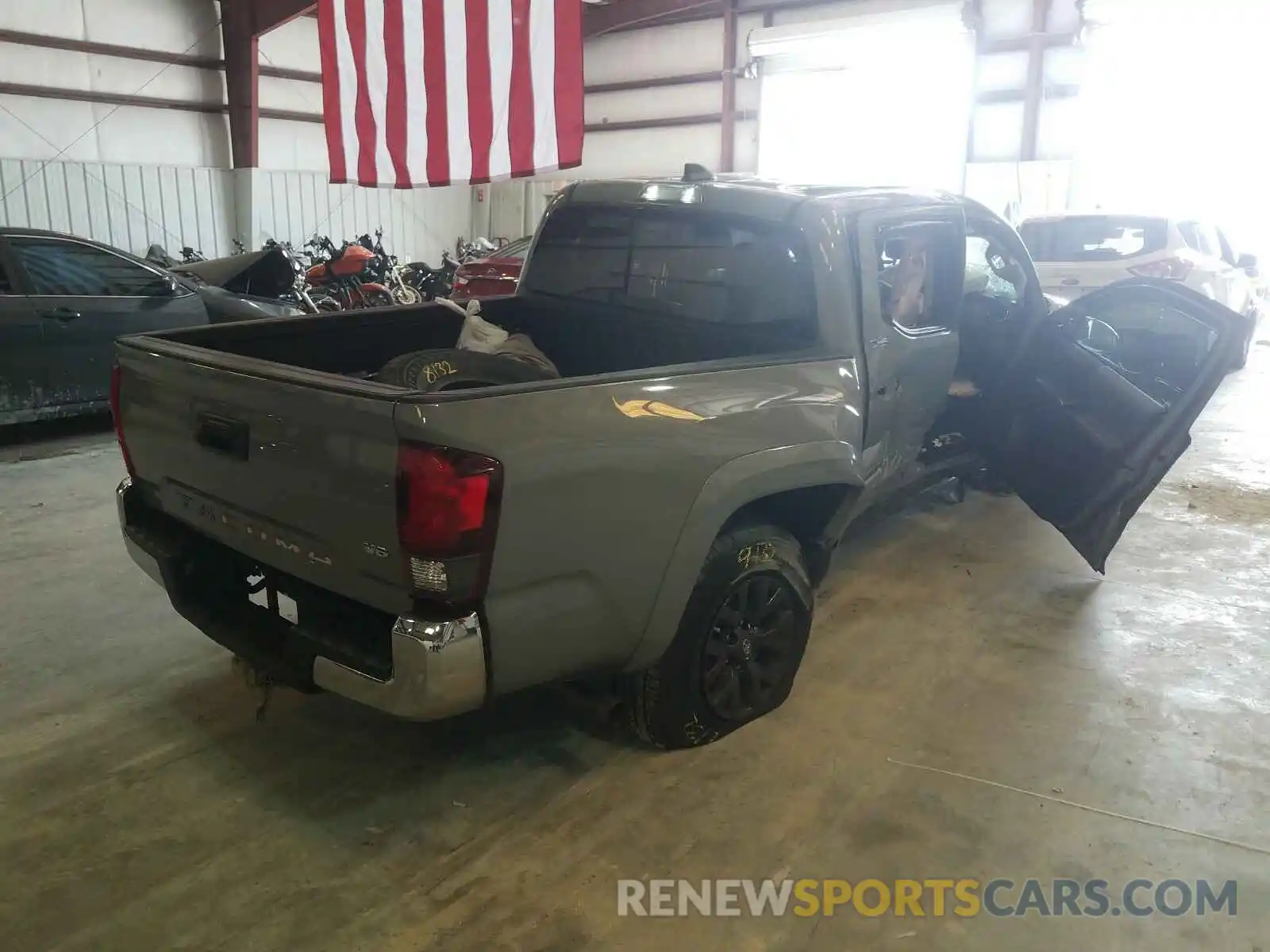 4 Photograph of a damaged car 3TMAZ5CN1LM115108 TOYOTA TACOMA 2020