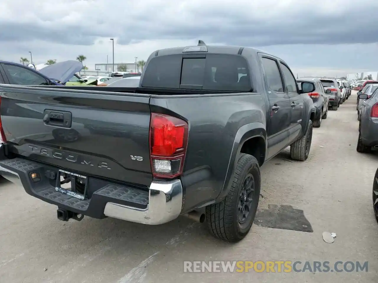 4 Photograph of a damaged car 3TMAZ5CN1LM115934 TOYOTA TACOMA 2020