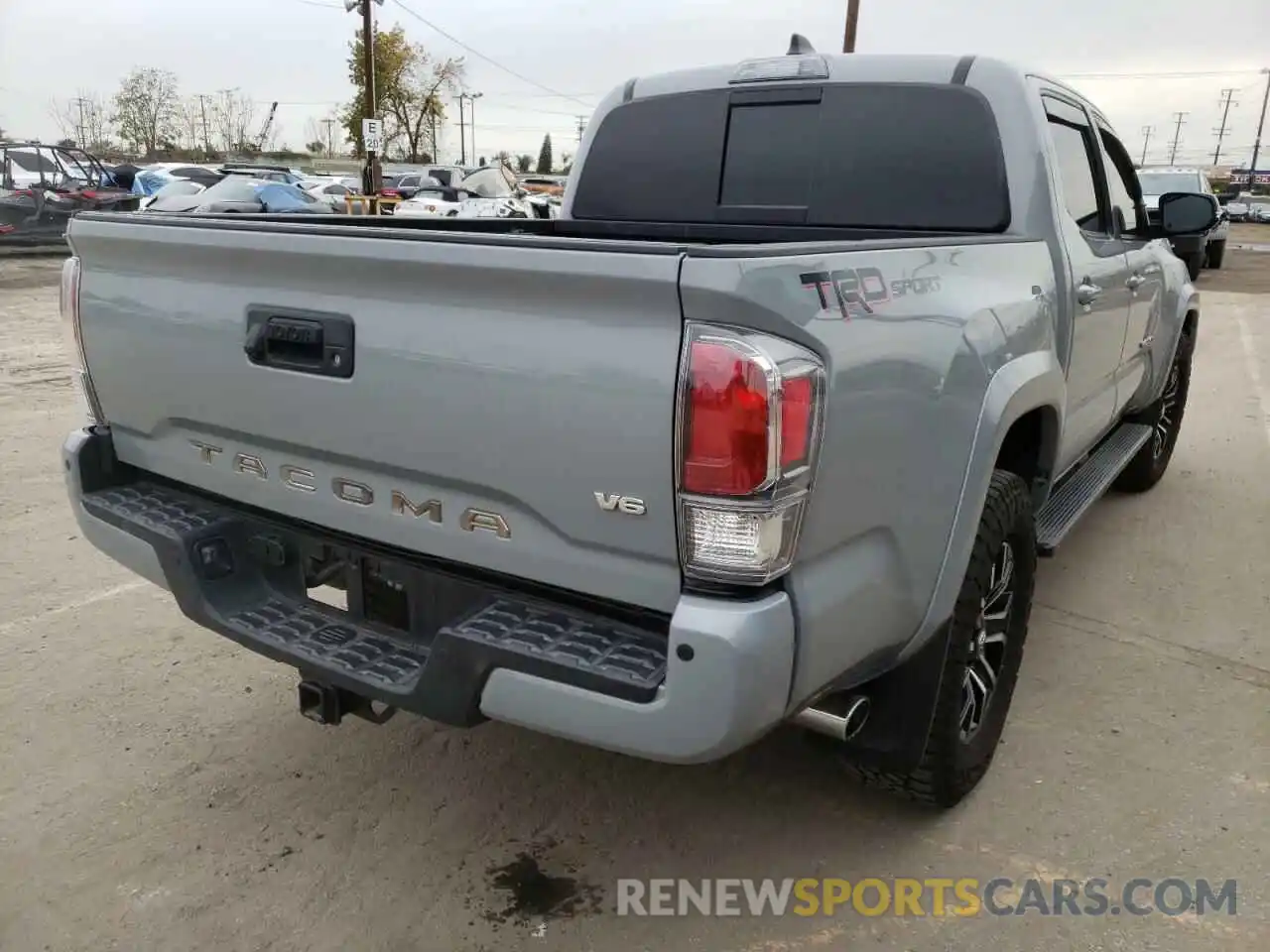 4 Photograph of a damaged car 3TMAZ5CN1LM116257 TOYOTA TACOMA 2020