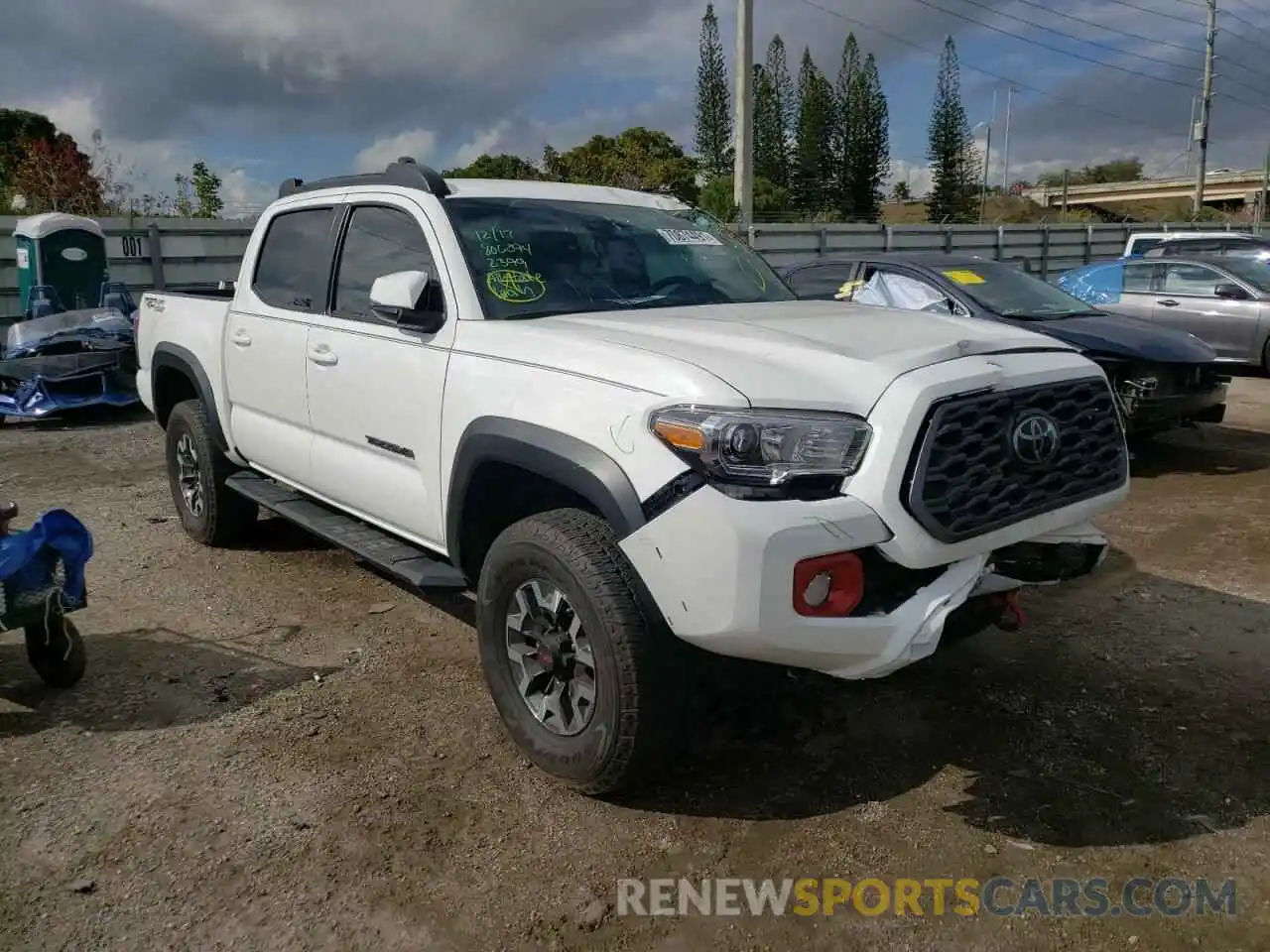 1 Photograph of a damaged car 3TMAZ5CN1LM118204 TOYOTA TACOMA 2020