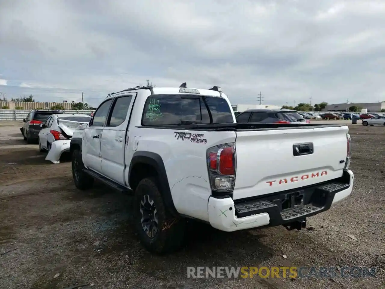 3 Photograph of a damaged car 3TMAZ5CN1LM118204 TOYOTA TACOMA 2020