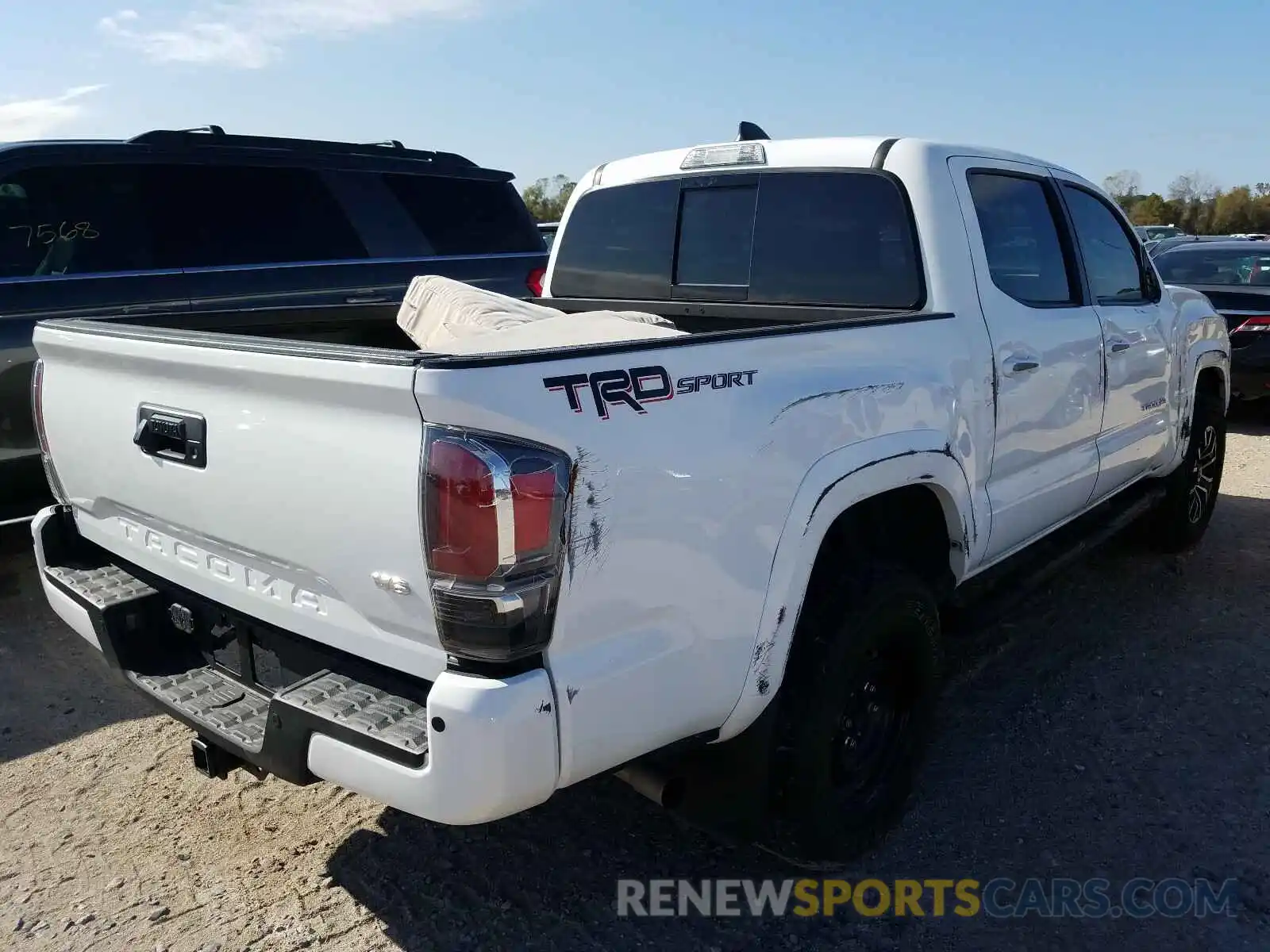 4 Photograph of a damaged car 3TMAZ5CN1LM122589 TOYOTA TACOMA 2020