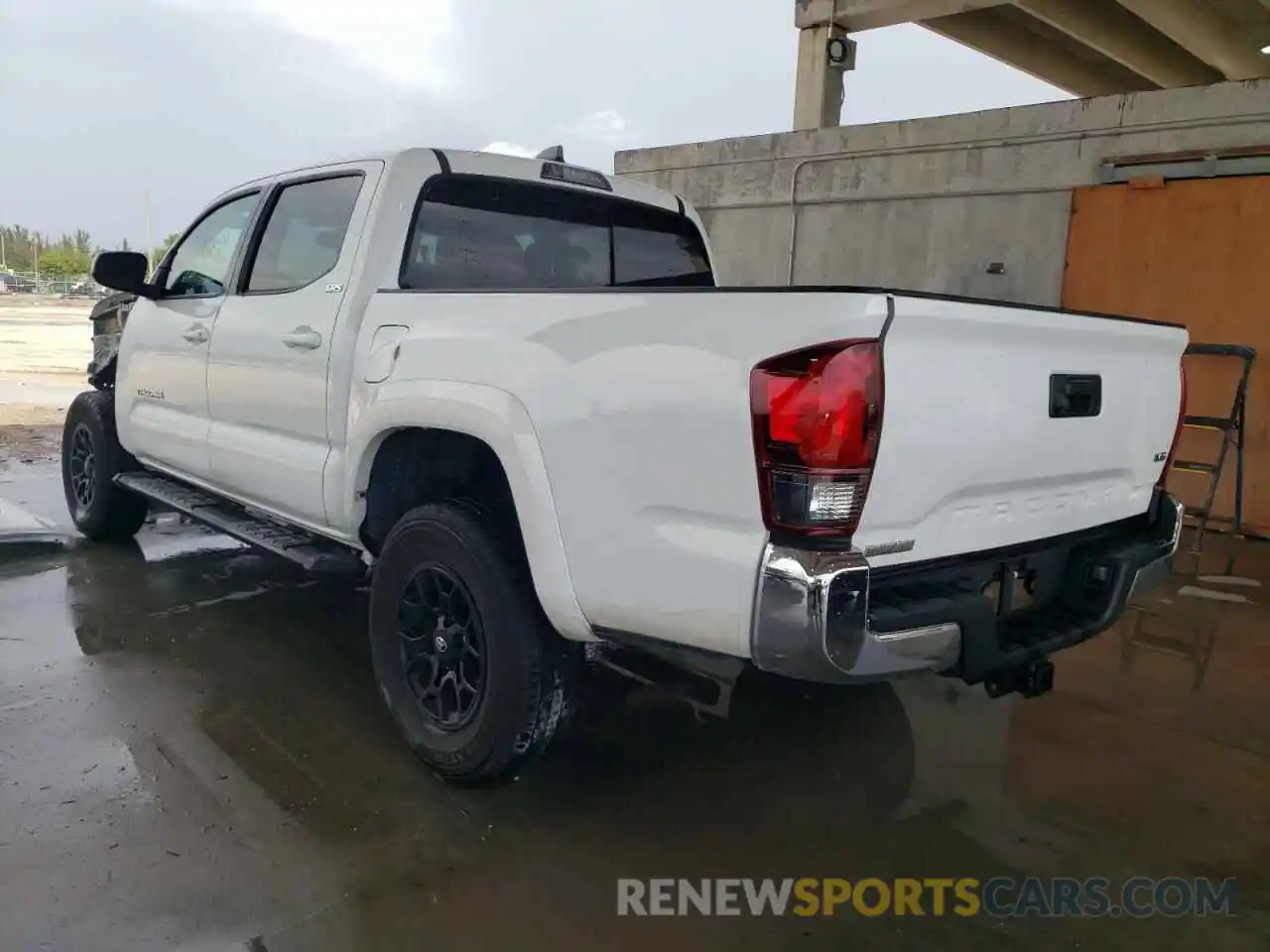 3 Photograph of a damaged car 3TMAZ5CN1LM122799 TOYOTA TACOMA 2020