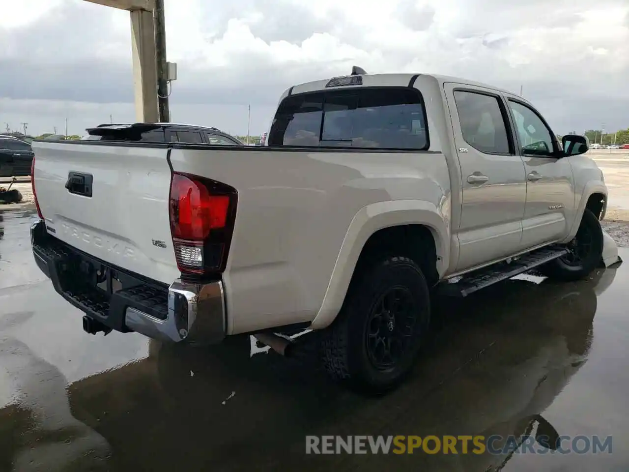 4 Photograph of a damaged car 3TMAZ5CN1LM122799 TOYOTA TACOMA 2020