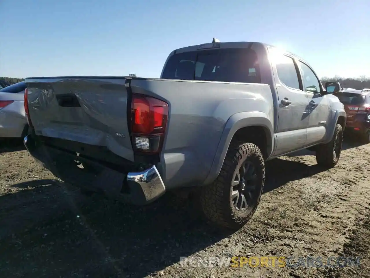 4 Фотография поврежденного автомобиля 3TMAZ5CN1LM123287 TOYOTA TACOMA 2020