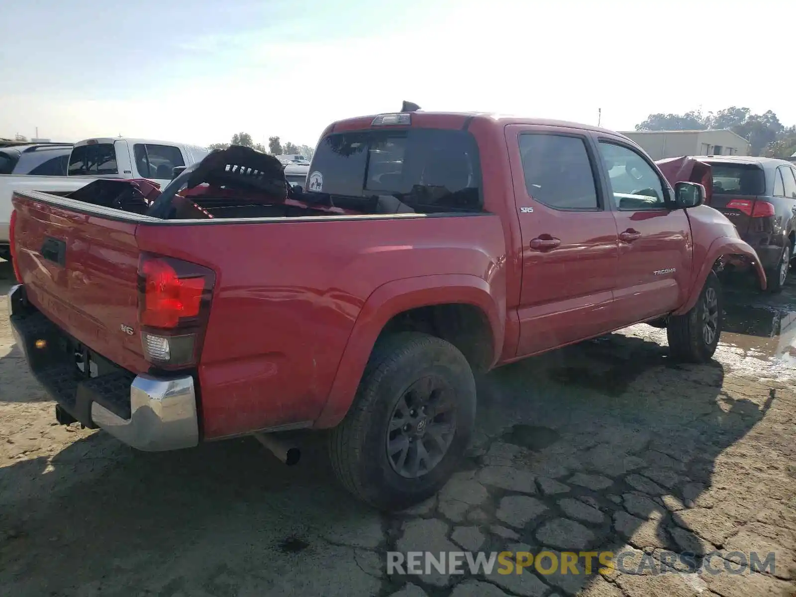 4 Photograph of a damaged car 3TMAZ5CN1LM127596 TOYOTA TACOMA 2020