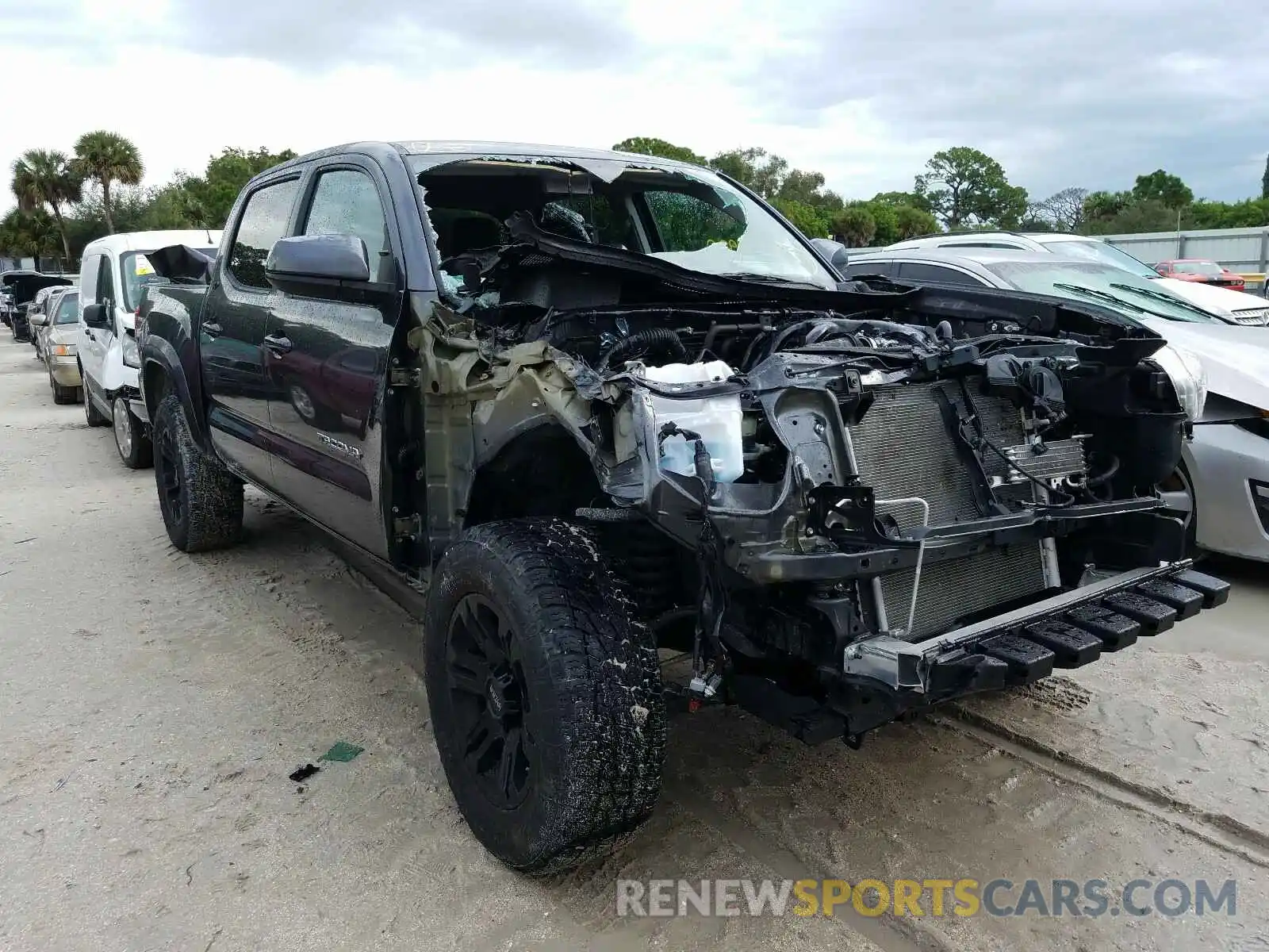 1 Photograph of a damaged car 3TMAZ5CN1LM129865 TOYOTA TACOMA 2020