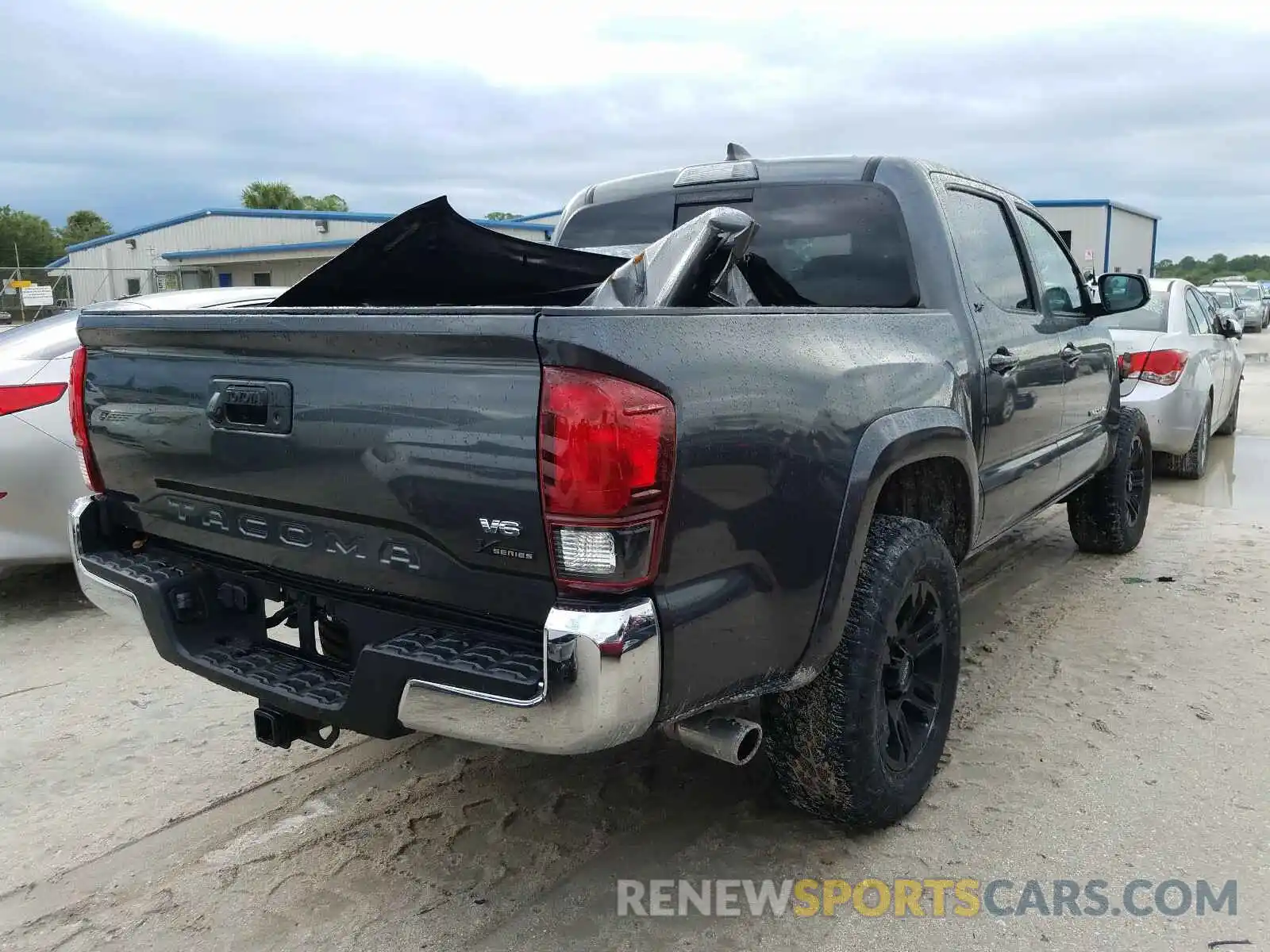 4 Photograph of a damaged car 3TMAZ5CN1LM129865 TOYOTA TACOMA 2020