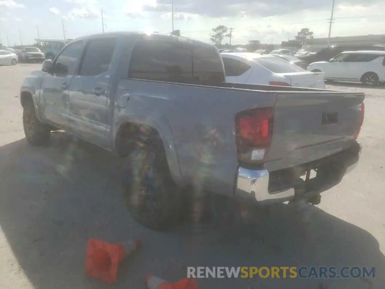 3 Photograph of a damaged car 3TMAZ5CN1LM131504 TOYOTA TACOMA 2020