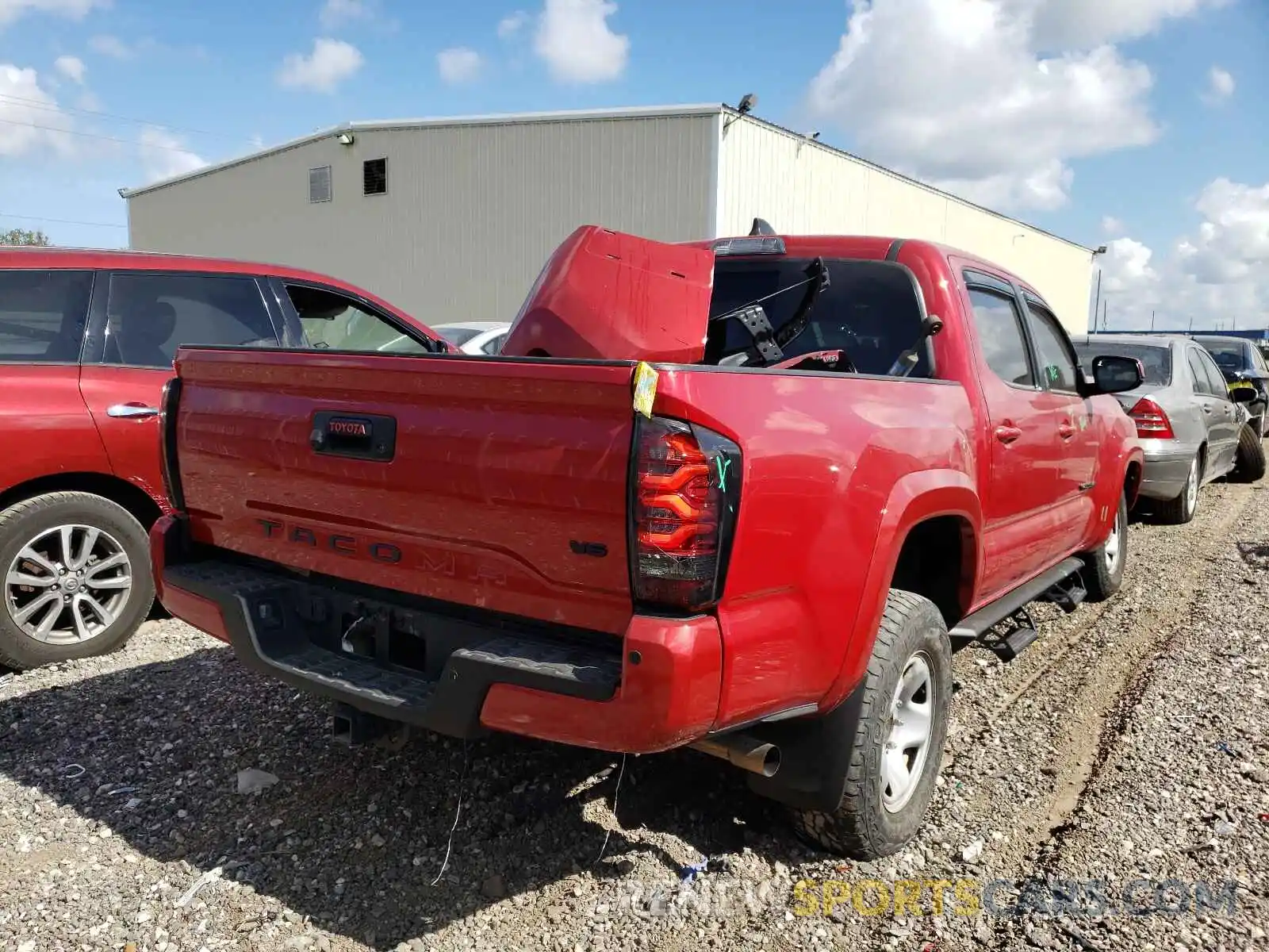 4 Photograph of a damaged car 3TMAZ5CN1LM133625 TOYOTA TACOMA 2020