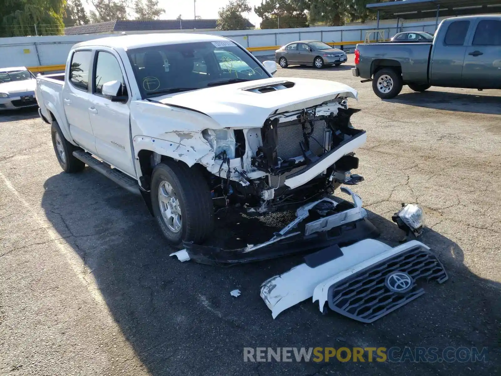 1 Photograph of a damaged car 3TMAZ5CN1LM137724 TOYOTA TACOMA 2020