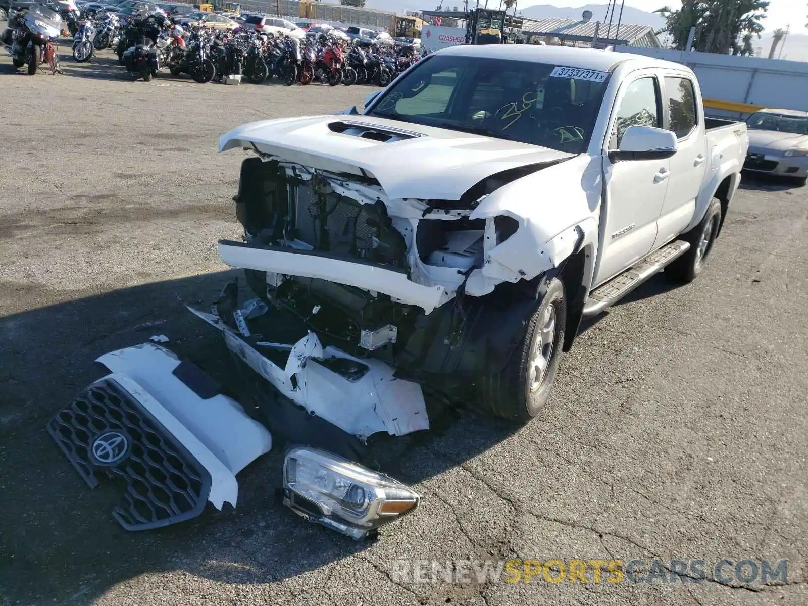 2 Photograph of a damaged car 3TMAZ5CN1LM137724 TOYOTA TACOMA 2020