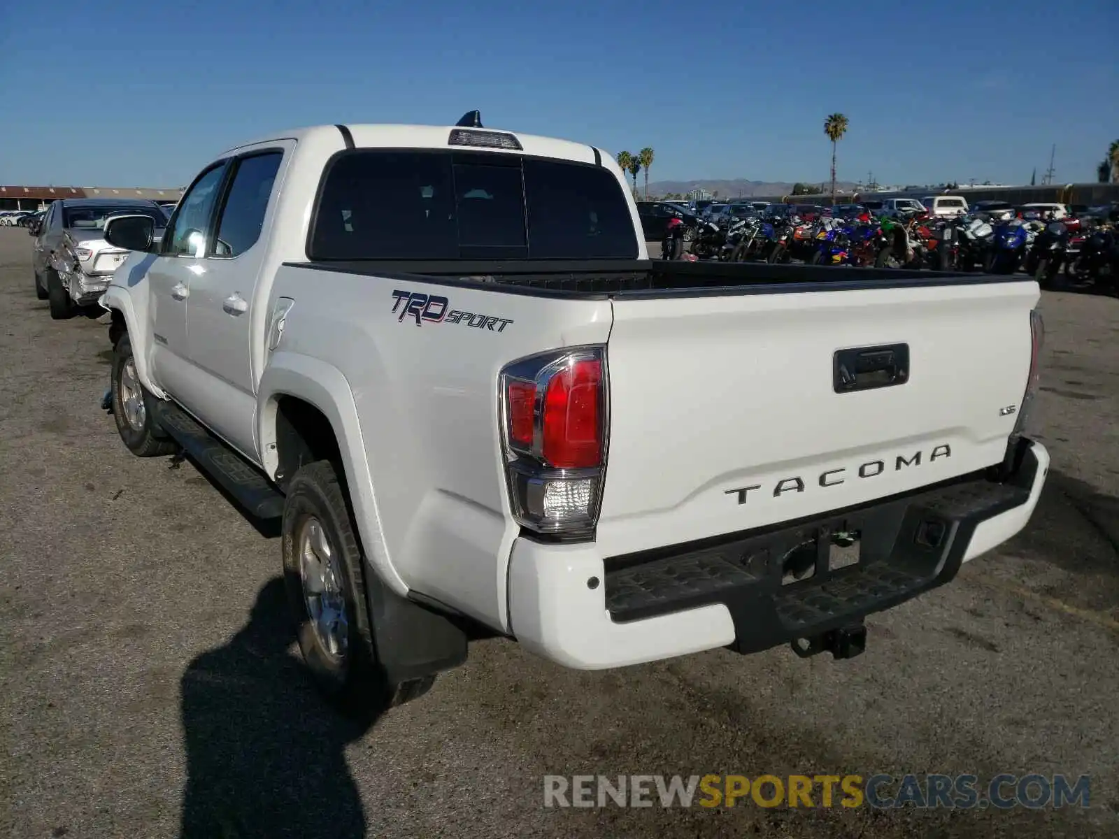 3 Photograph of a damaged car 3TMAZ5CN1LM137724 TOYOTA TACOMA 2020