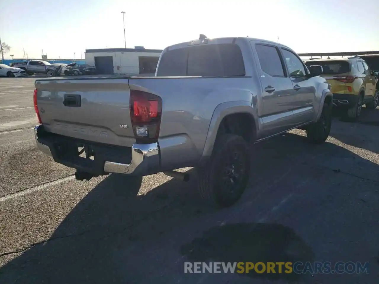 4 Photograph of a damaged car 3TMAZ5CN1LM138730 TOYOTA TACOMA 2020