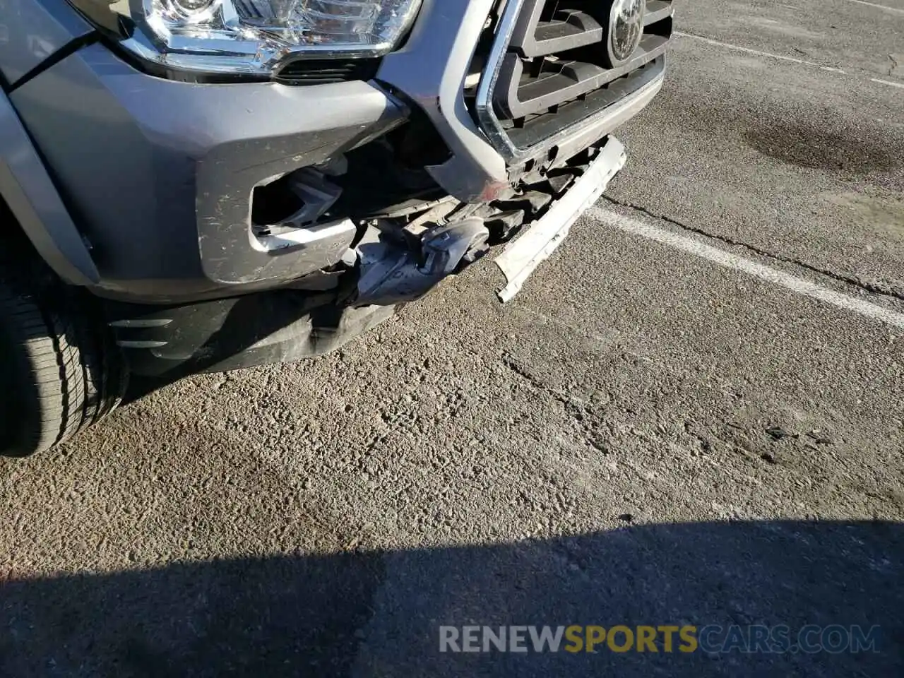 9 Photograph of a damaged car 3TMAZ5CN1LM138730 TOYOTA TACOMA 2020