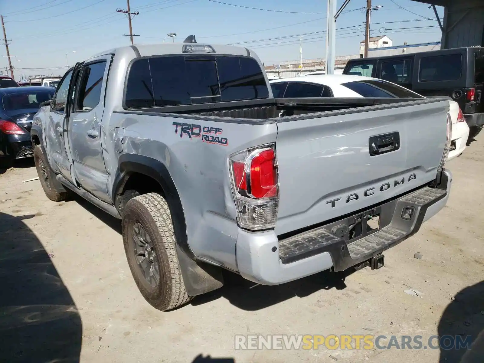 3 Photograph of a damaged car 3TMAZ5CN1LM138985 TOYOTA TACOMA 2020