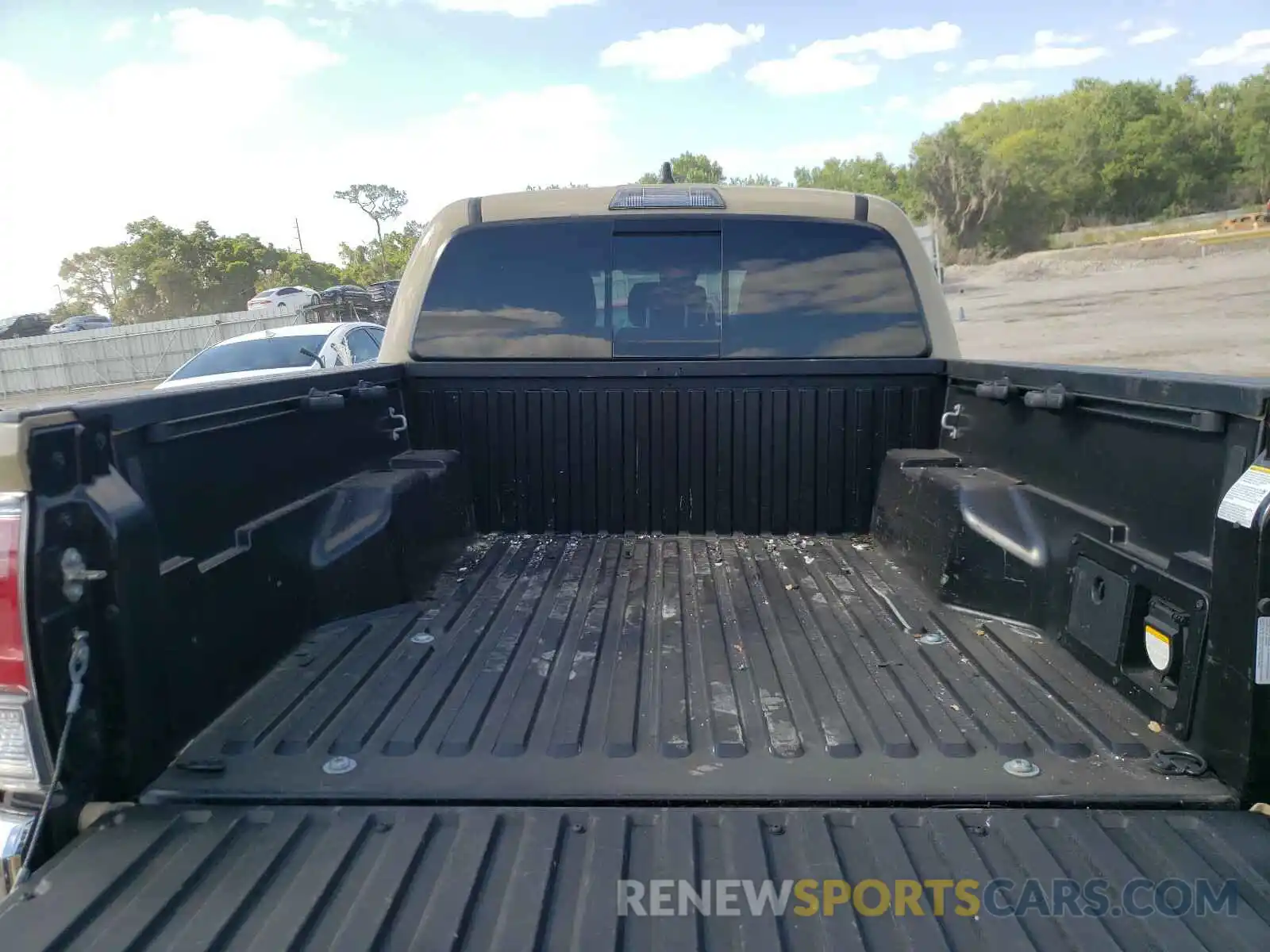 9 Photograph of a damaged car 3TMAZ5CN2LM116512 TOYOTA TACOMA 2020