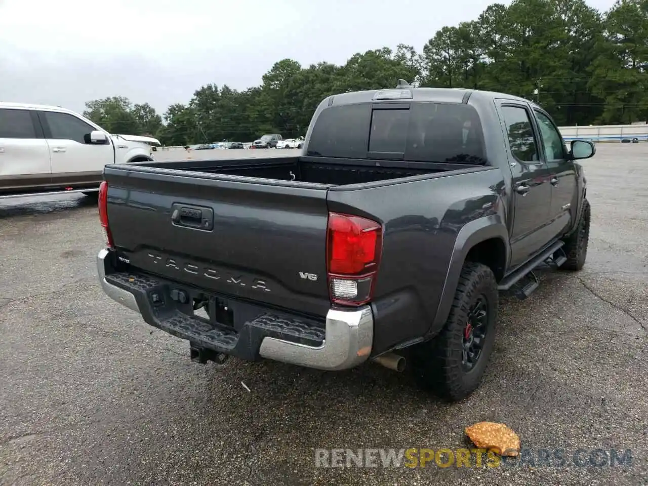 4 Photograph of a damaged car 3TMAZ5CN2LM118289 TOYOTA TACOMA 2020