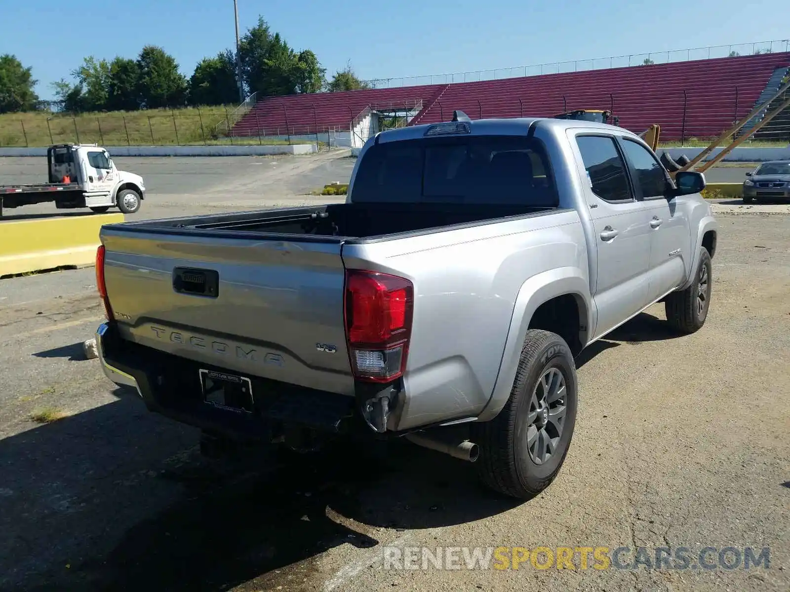 4 Photograph of a damaged car 3TMAZ5CN2LM125369 TOYOTA TACOMA 2020