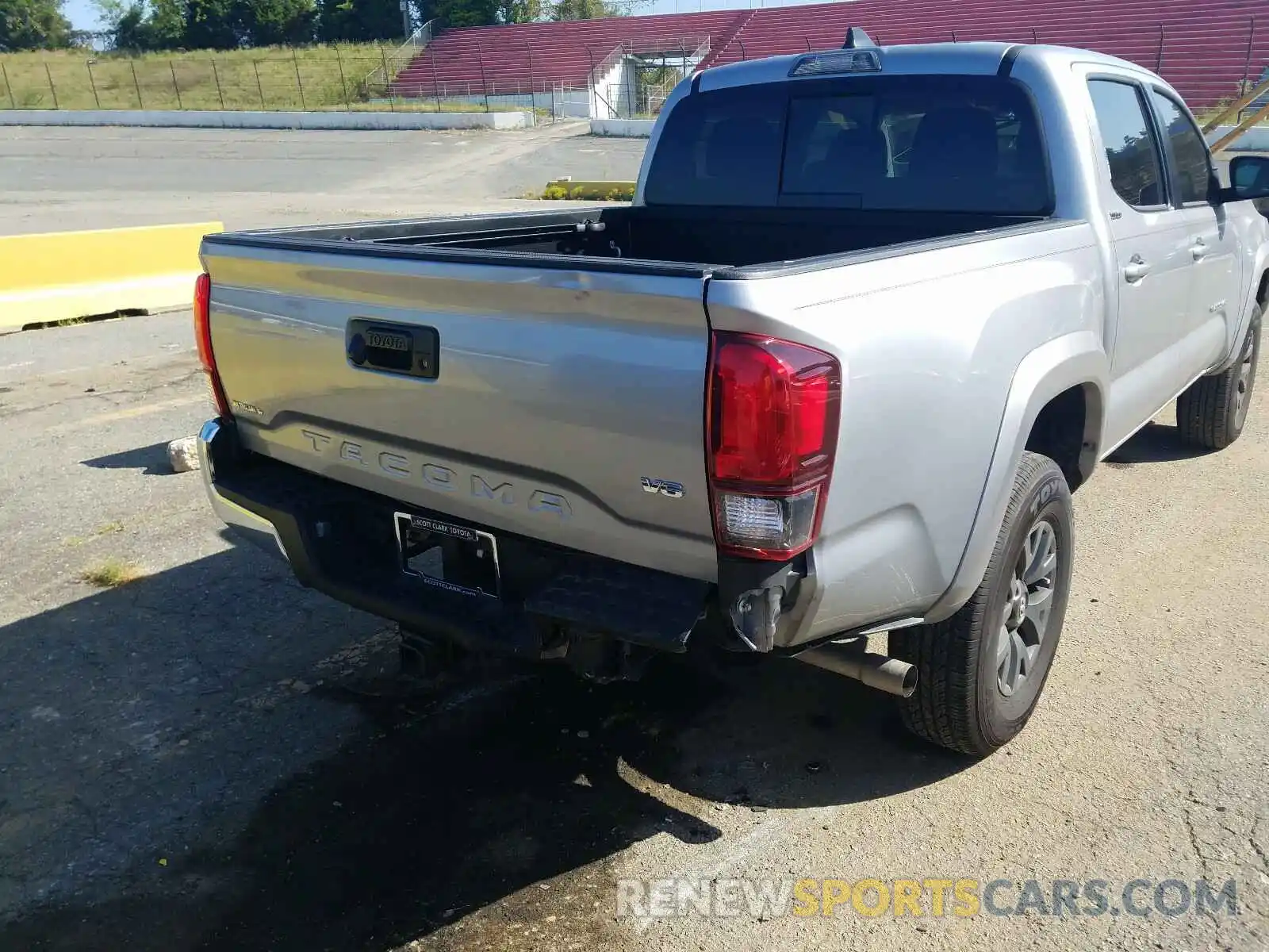 9 Photograph of a damaged car 3TMAZ5CN2LM125369 TOYOTA TACOMA 2020