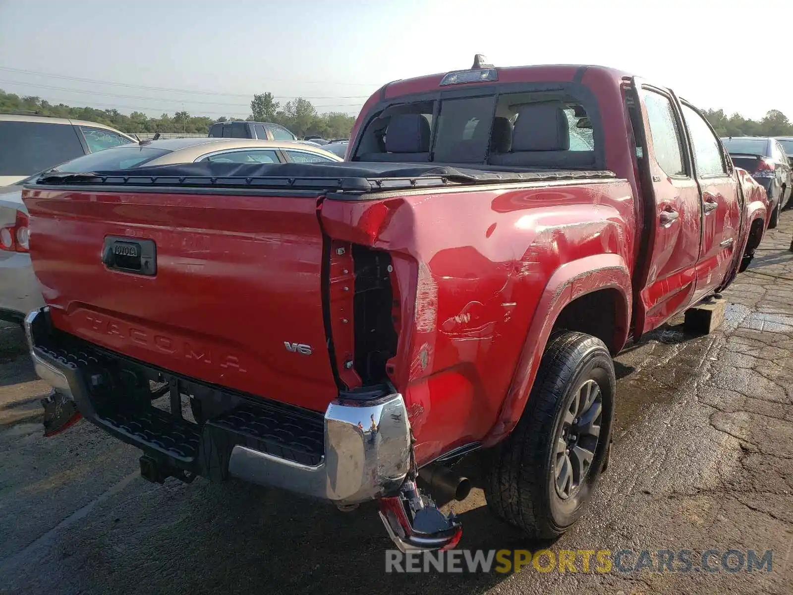 4 Photograph of a damaged car 3TMAZ5CN2LM133469 TOYOTA TACOMA 2020