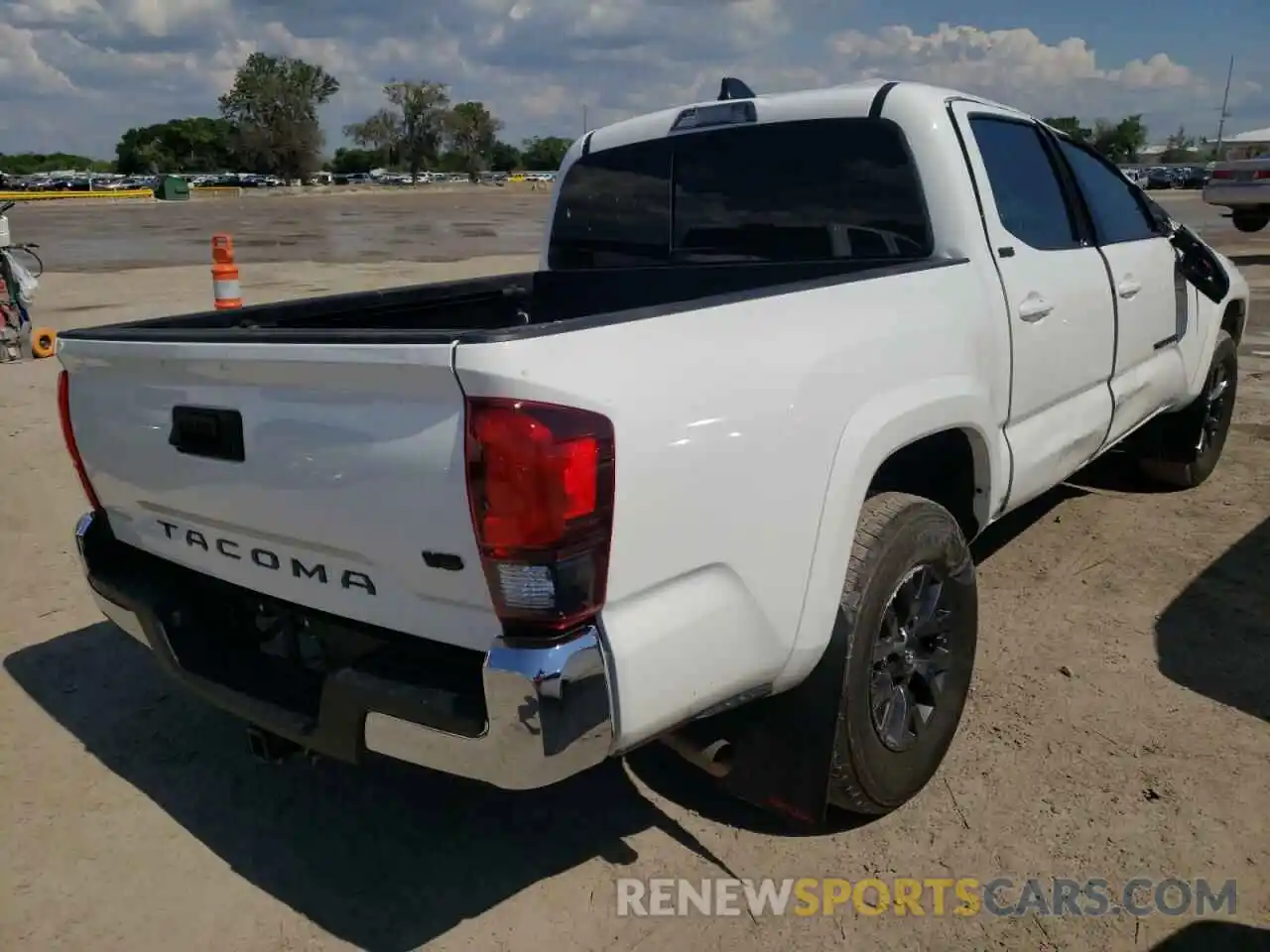 4 Photograph of a damaged car 3TMAZ5CN2LM134444 TOYOTA TACOMA 2020