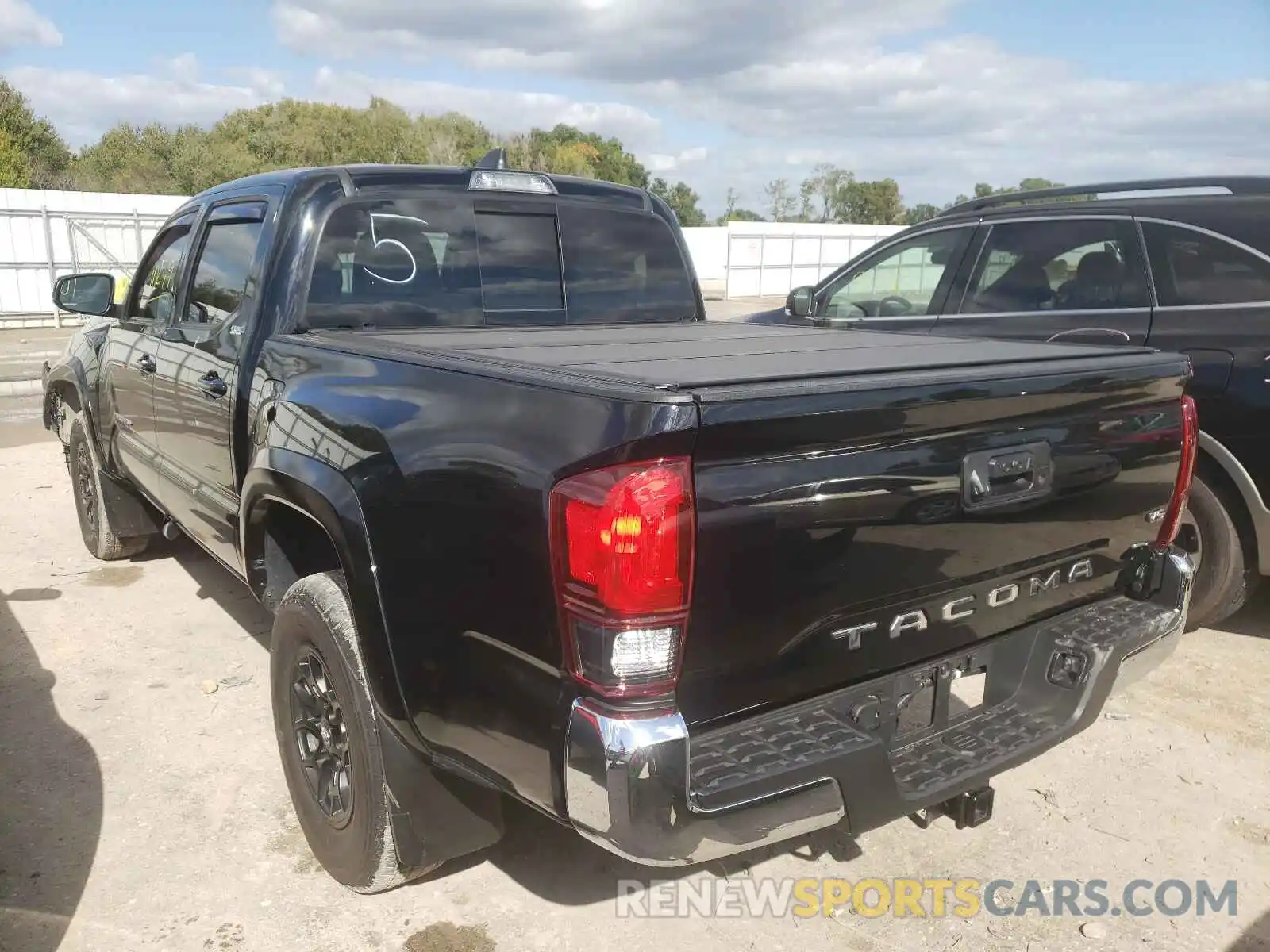 3 Photograph of a damaged car 3TMAZ5CN2LM136260 TOYOTA TACOMA 2020