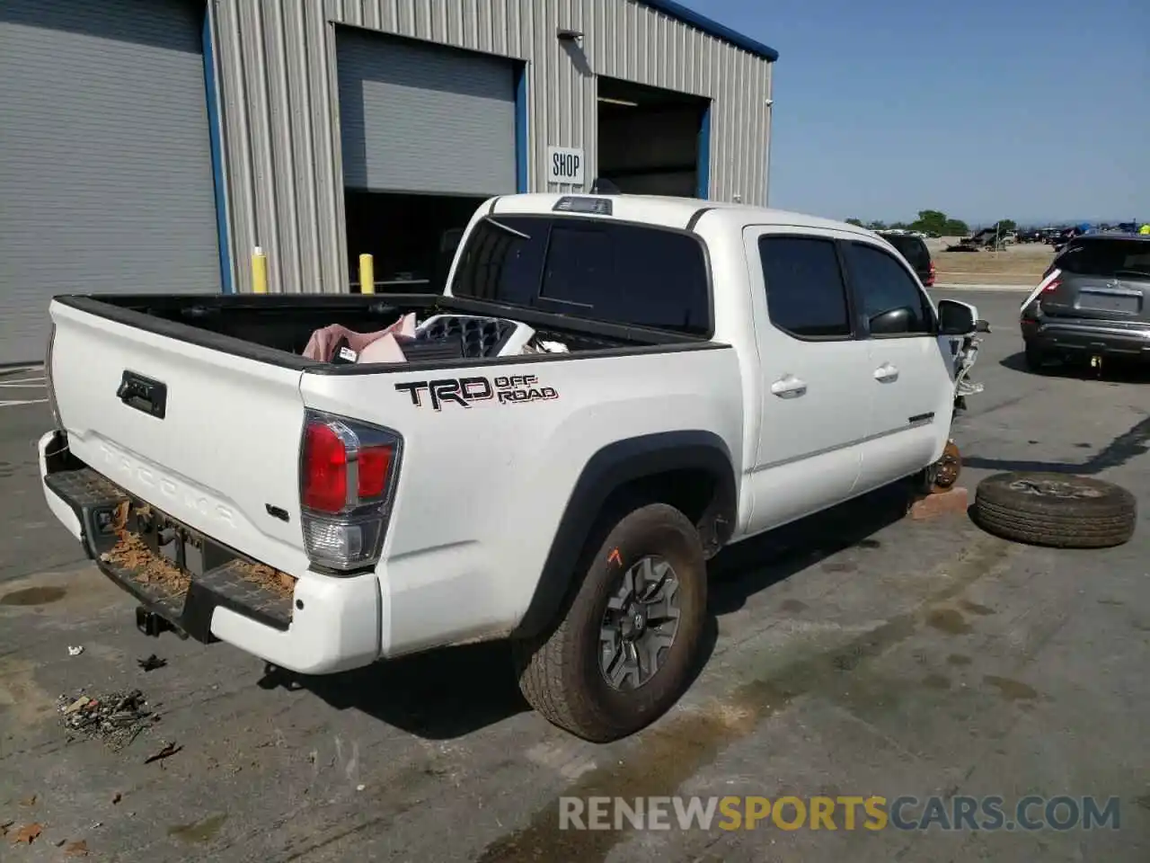 4 Photograph of a damaged car 3TMAZ5CN2LM139482 TOYOTA TACOMA 2020