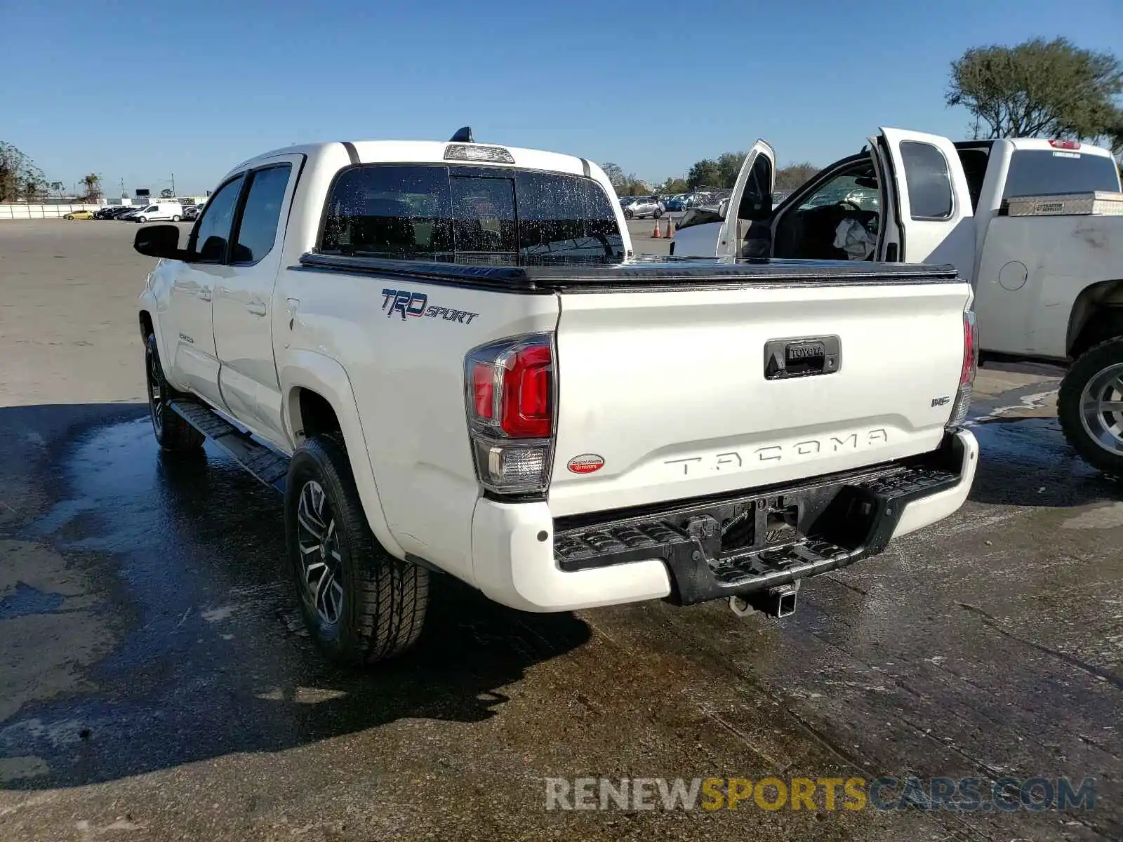 3 Photograph of a damaged car 3TMAZ5CN3LM123386 TOYOTA TACOMA 2020