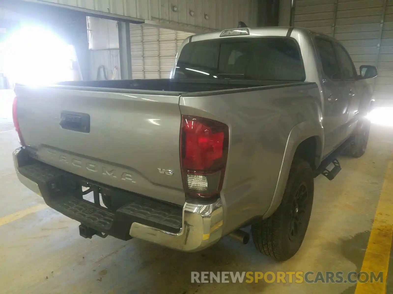 4 Photograph of a damaged car 3TMAZ5CN3LM125025 TOYOTA TACOMA 2020