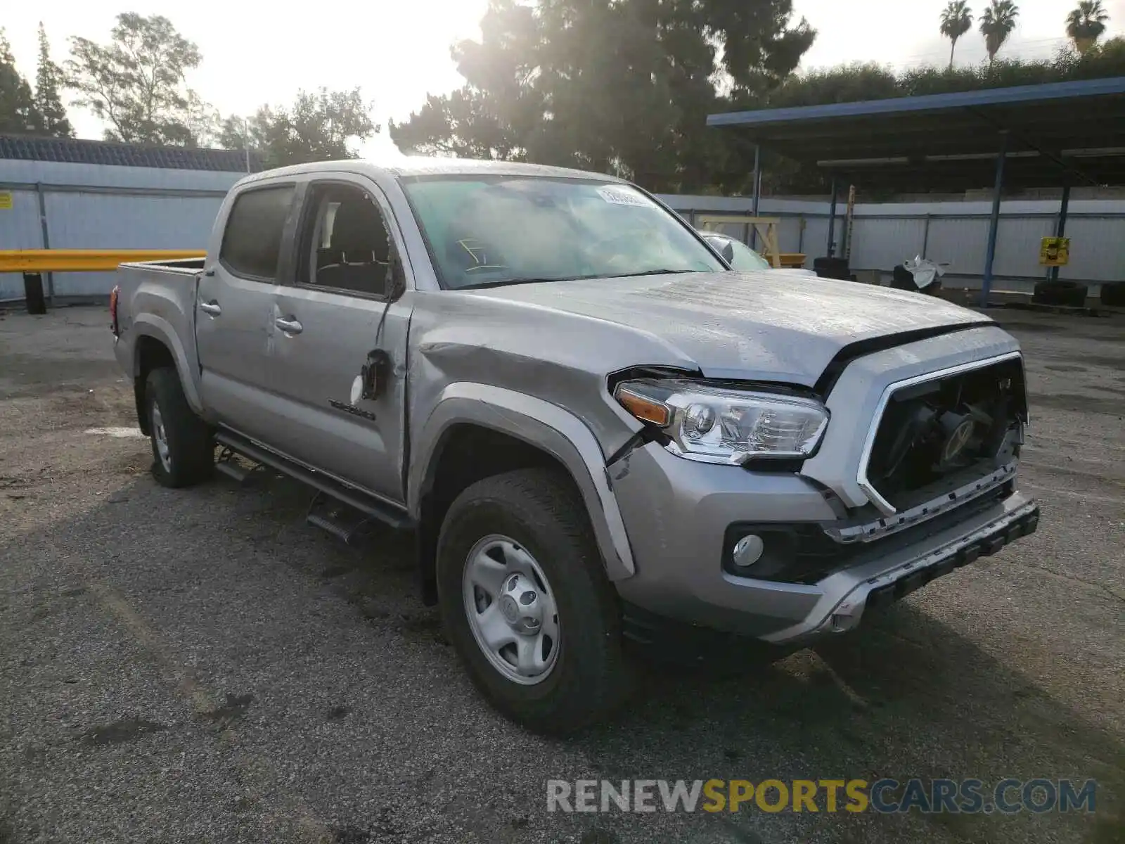 1 Photograph of a damaged car 3TMAZ5CN3LM128328 TOYOTA TACOMA 2020