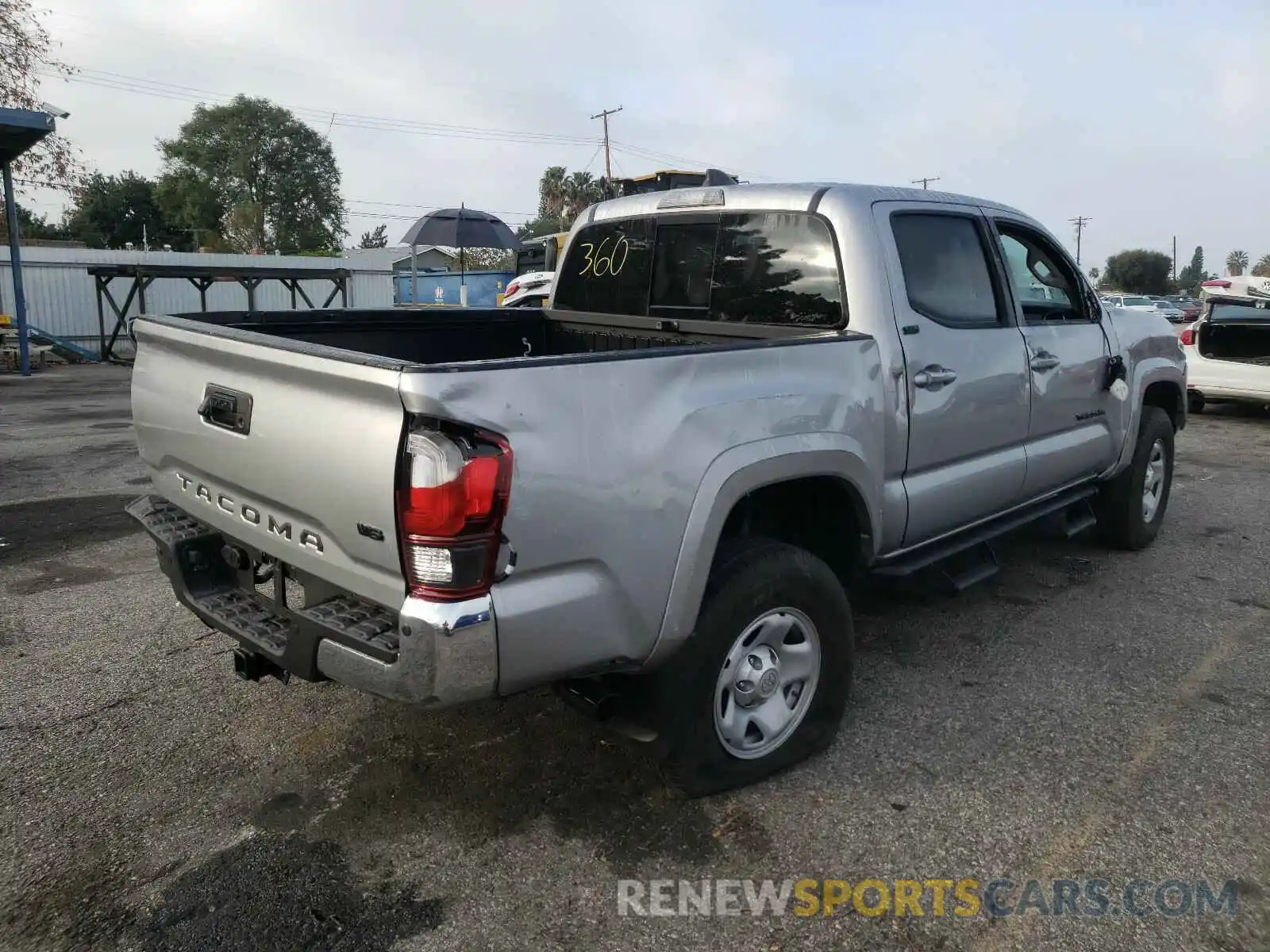 4 Photograph of a damaged car 3TMAZ5CN3LM128328 TOYOTA TACOMA 2020