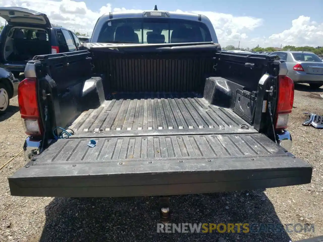 9 Photograph of a damaged car 3TMAZ5CN3LM130838 TOYOTA TACOMA 2020