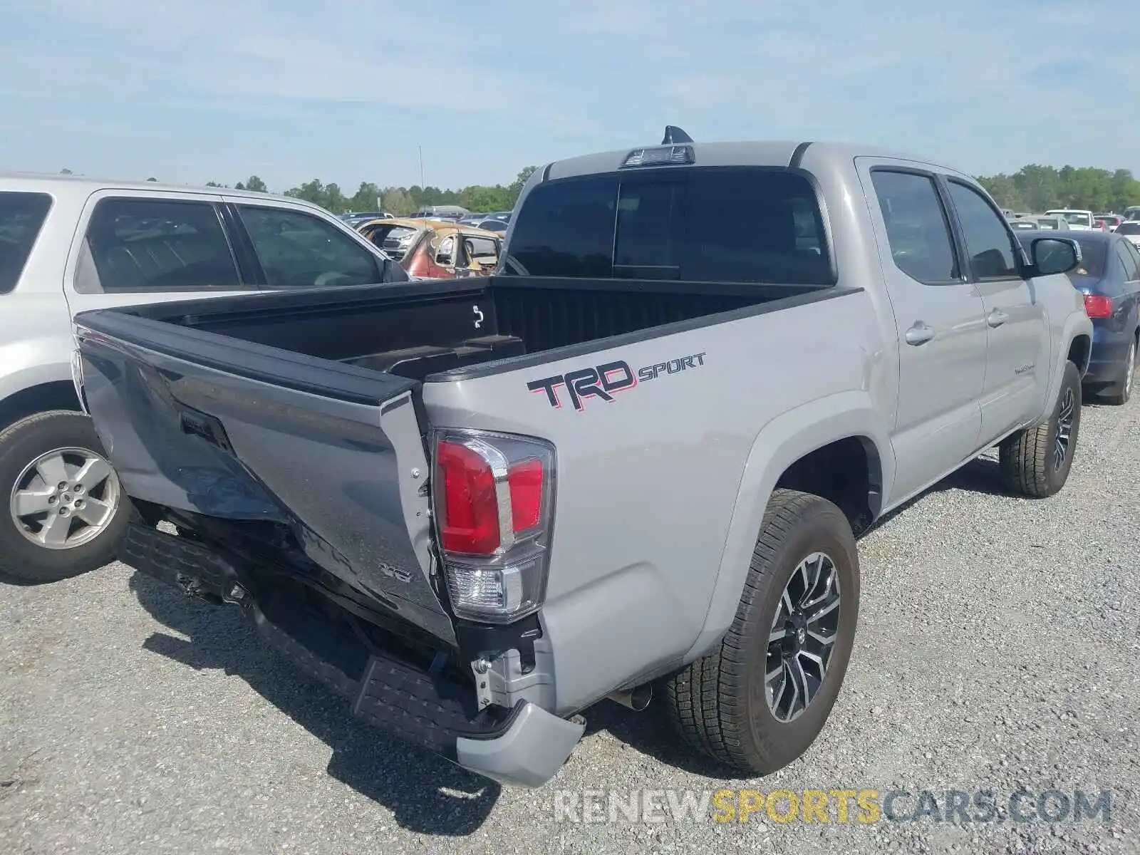 4 Photograph of a damaged car 3TMAZ5CN3LM137109 TOYOTA TACOMA 2020