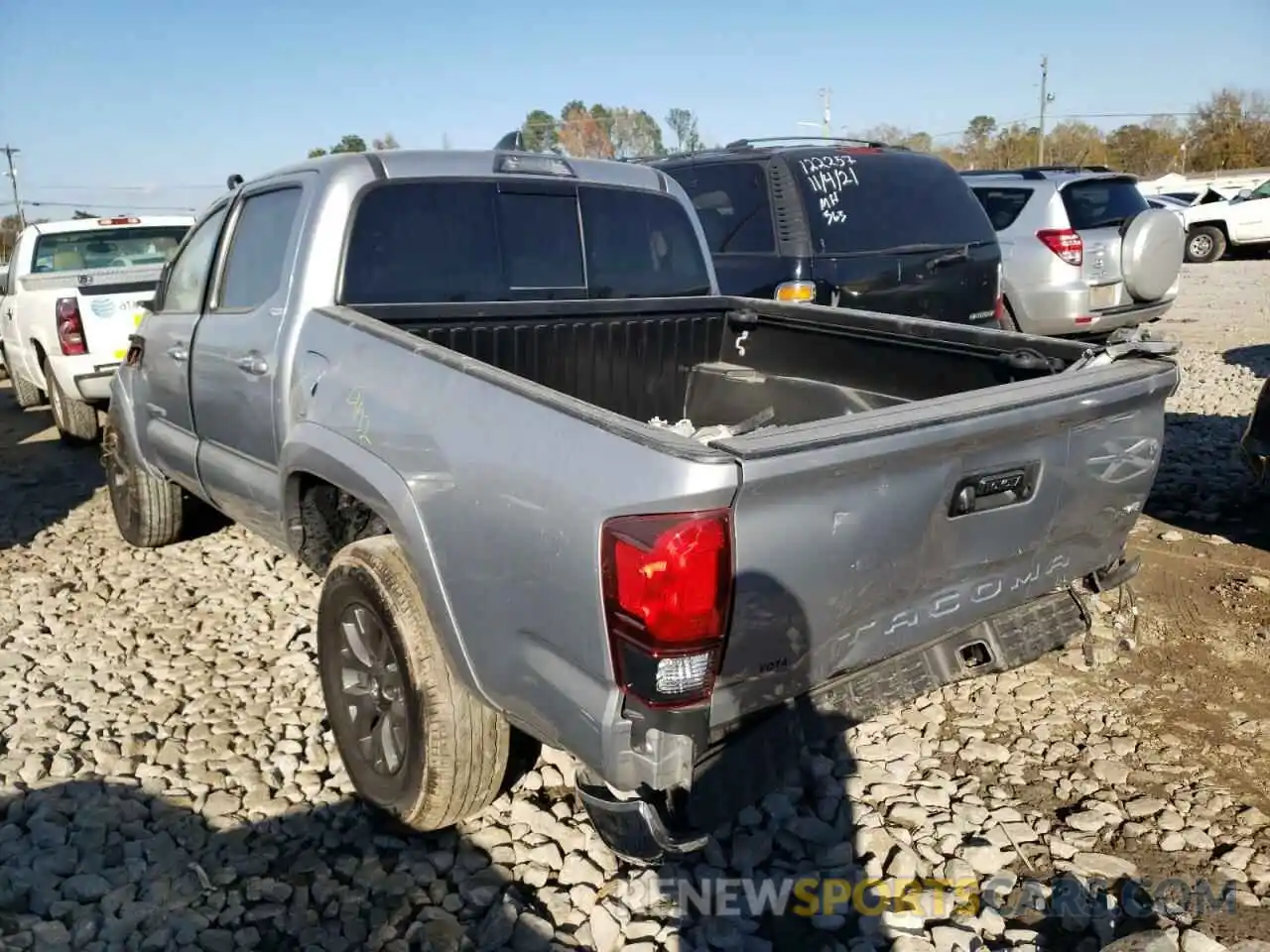 3 Photograph of a damaged car 3TMAZ5CN4LM118343 TOYOTA TACOMA 2020