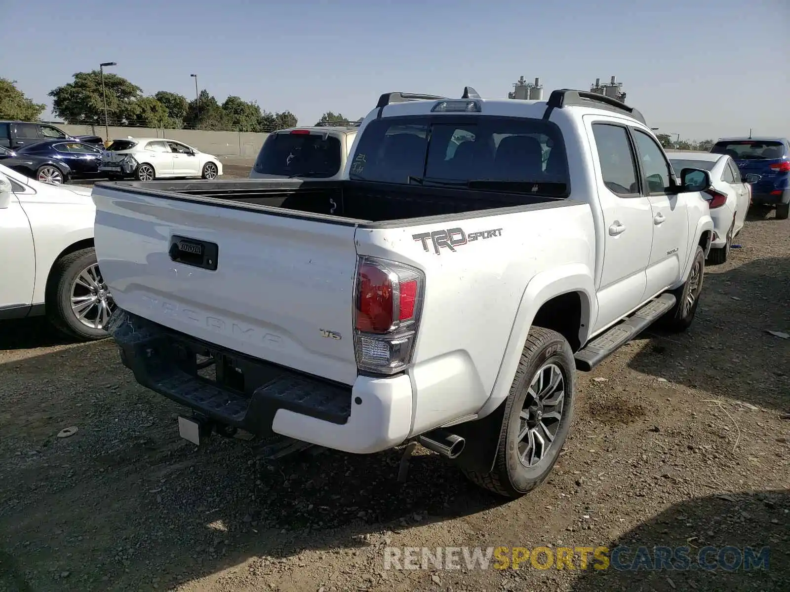 4 Photograph of a damaged car 3TMAZ5CN4LM119122 TOYOTA TACOMA 2020