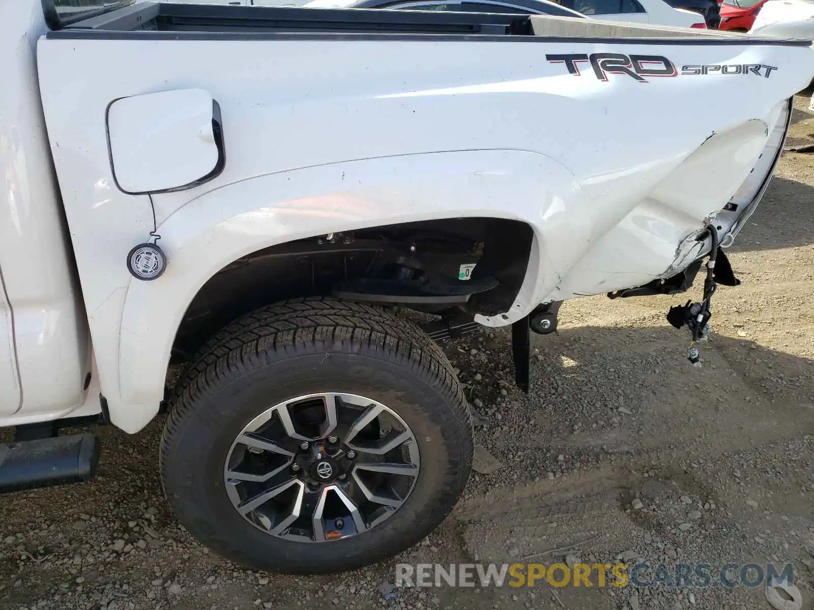 9 Photograph of a damaged car 3TMAZ5CN4LM119122 TOYOTA TACOMA 2020