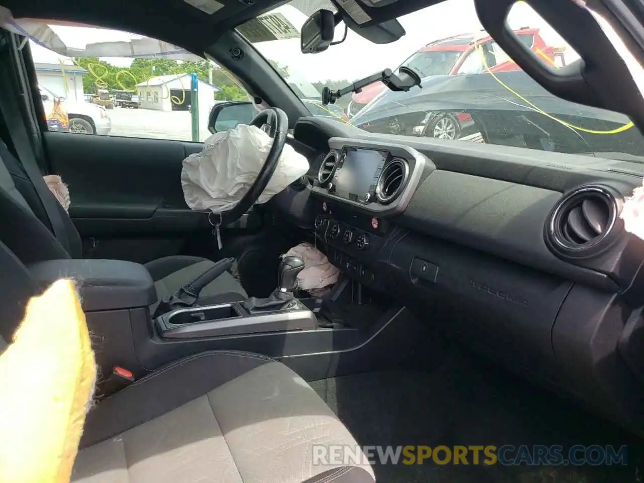 5 Photograph of a damaged car 3TMAZ5CN4LM126829 TOYOTA TACOMA 2020