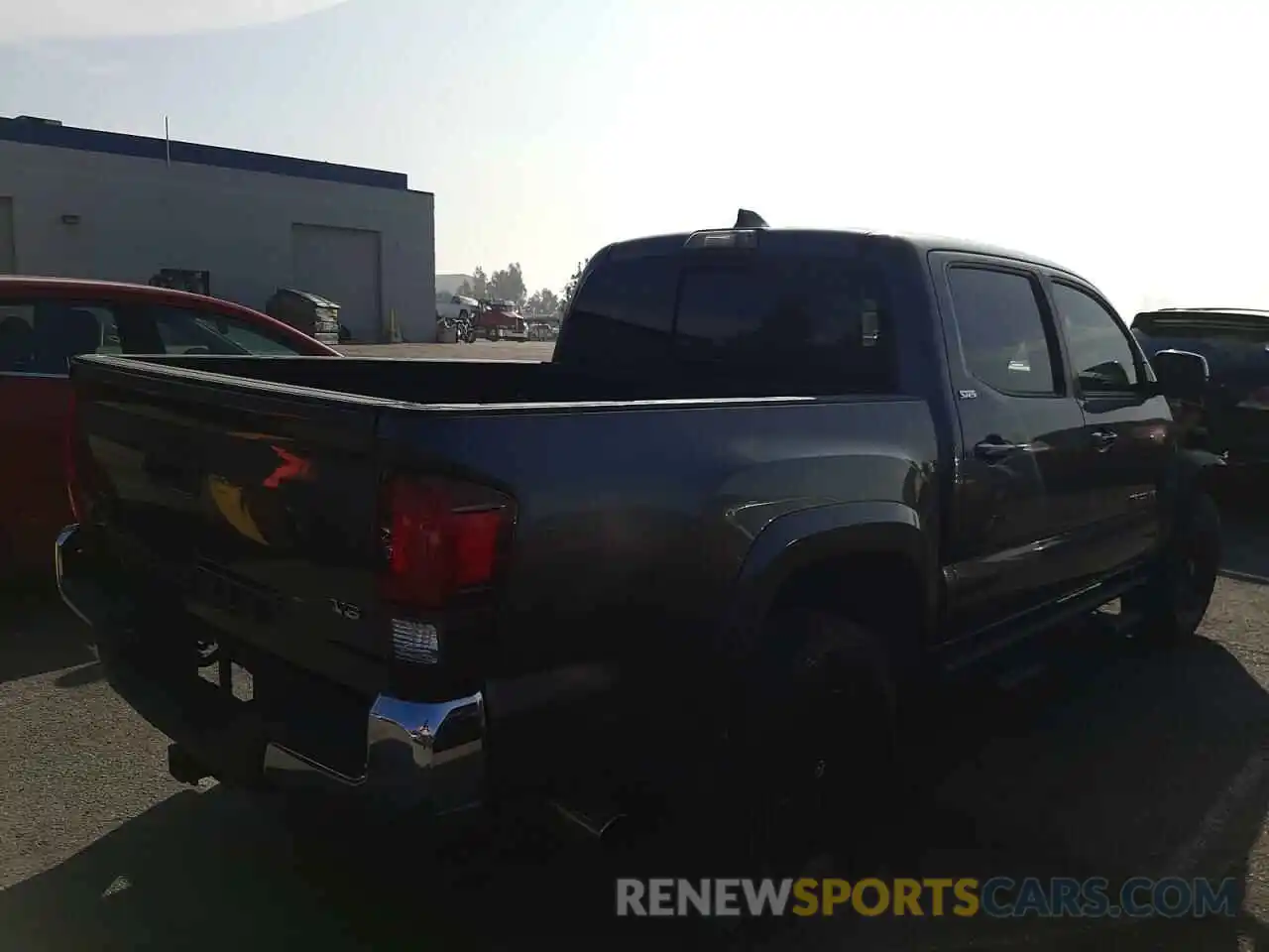 4 Photograph of a damaged car 3TMAZ5CN4LM128337 TOYOTA TACOMA 2020