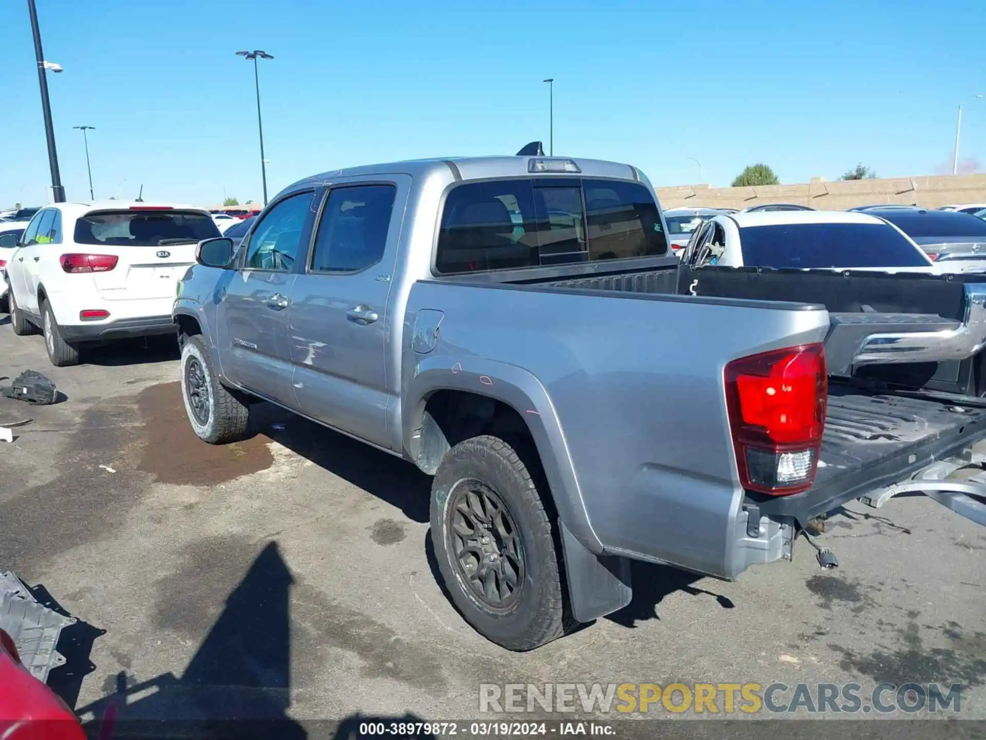 15 Photograph of a damaged car 3TMAZ5CN4LM128810 TOYOTA TACOMA 2020