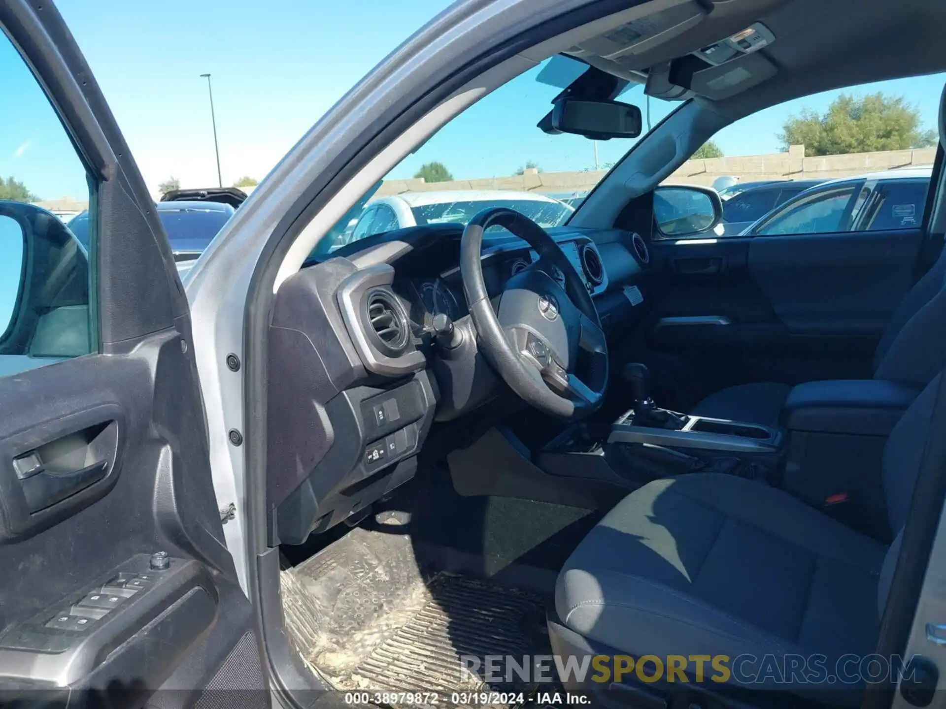 5 Photograph of a damaged car 3TMAZ5CN4LM128810 TOYOTA TACOMA 2020