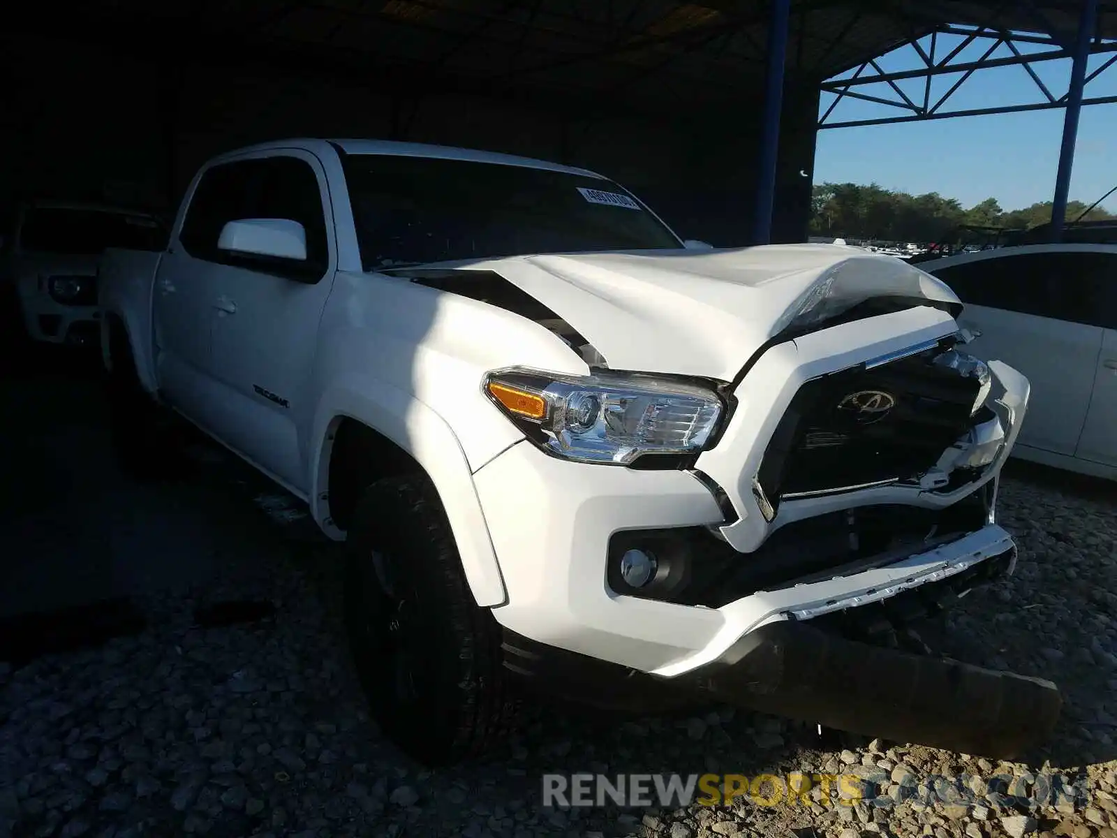 1 Photograph of a damaged car 3TMAZ5CN4LM130492 TOYOTA TACOMA 2020