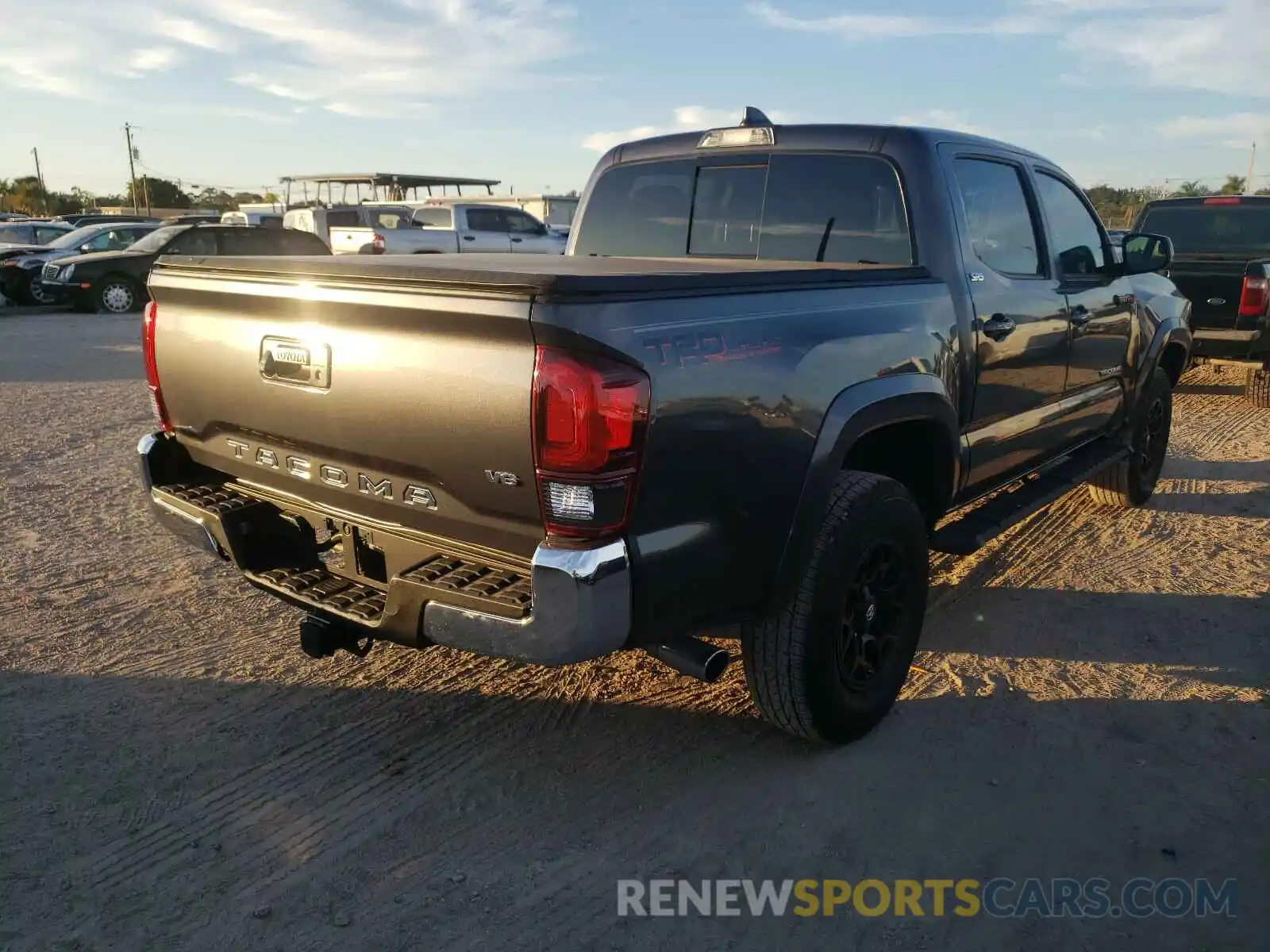 4 Photograph of a damaged car 3TMAZ5CN4LM131206 TOYOTA TACOMA 2020