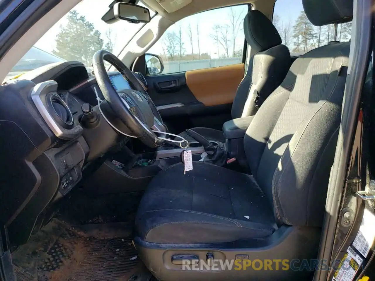 7 Photograph of a damaged car 3TMAZ5CN4LM133795 TOYOTA TACOMA 2020