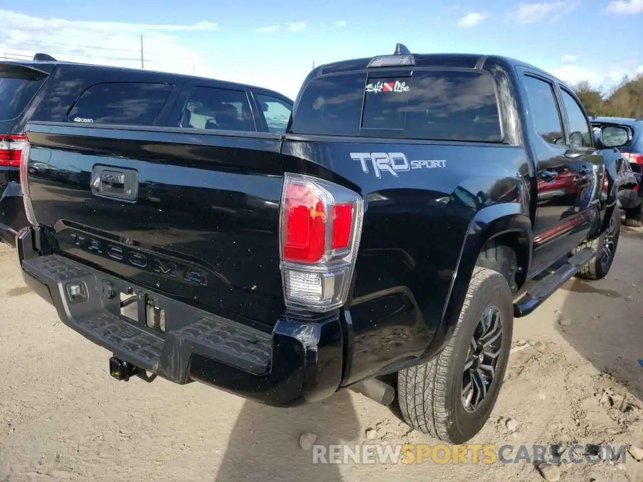 4 Photograph of a damaged car 3TMAZ5CN4LM136115 TOYOTA TACOMA 2020