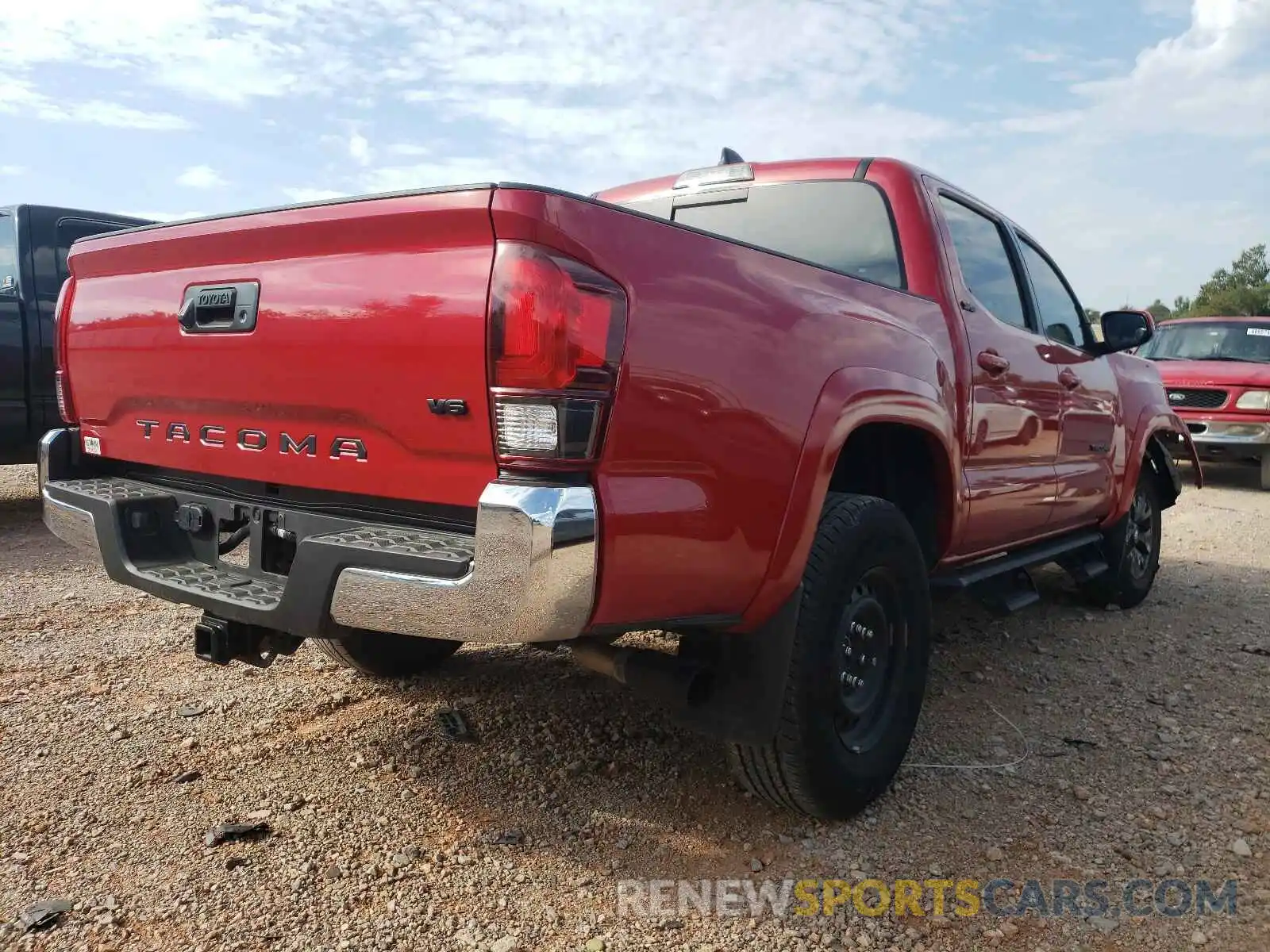 4 Photograph of a damaged car 3TMAZ5CN4LM136261 TOYOTA TACOMA 2020