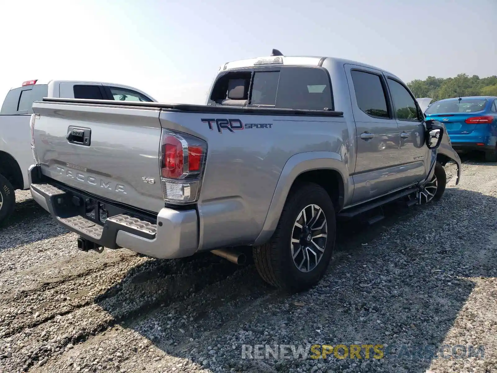 4 Photograph of a damaged car 3TMAZ5CN4LM136695 TOYOTA TACOMA 2020