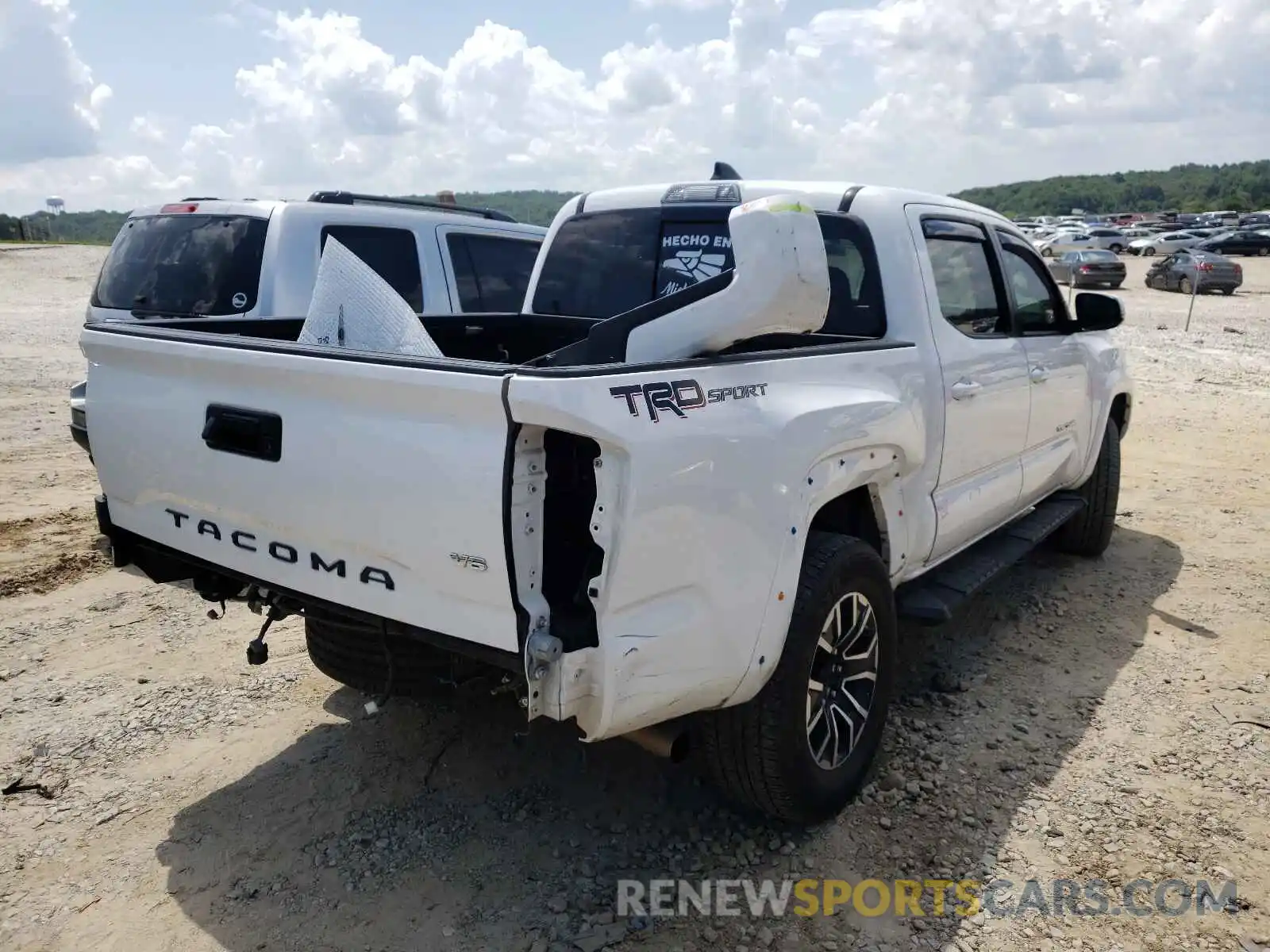 4 Photograph of a damaged car 3TMAZ5CN5LM117685 TOYOTA TACOMA 2020